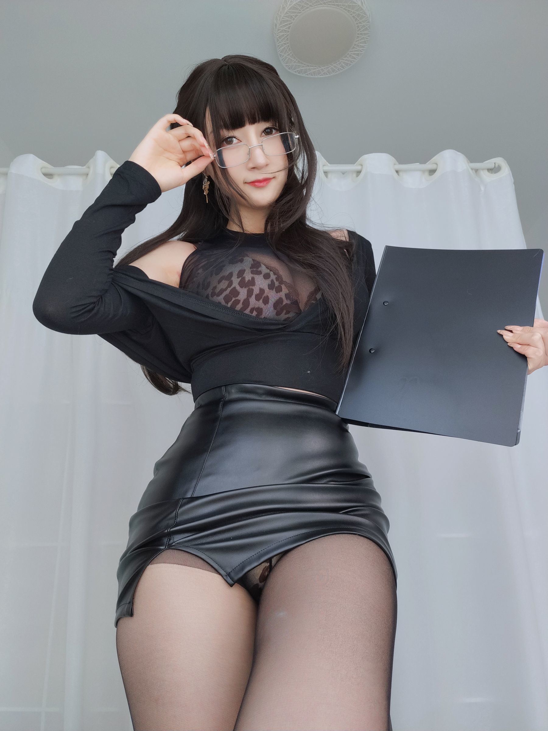 [网红COS] Coser小姐姐白银 - 黒糸女上司の秘密