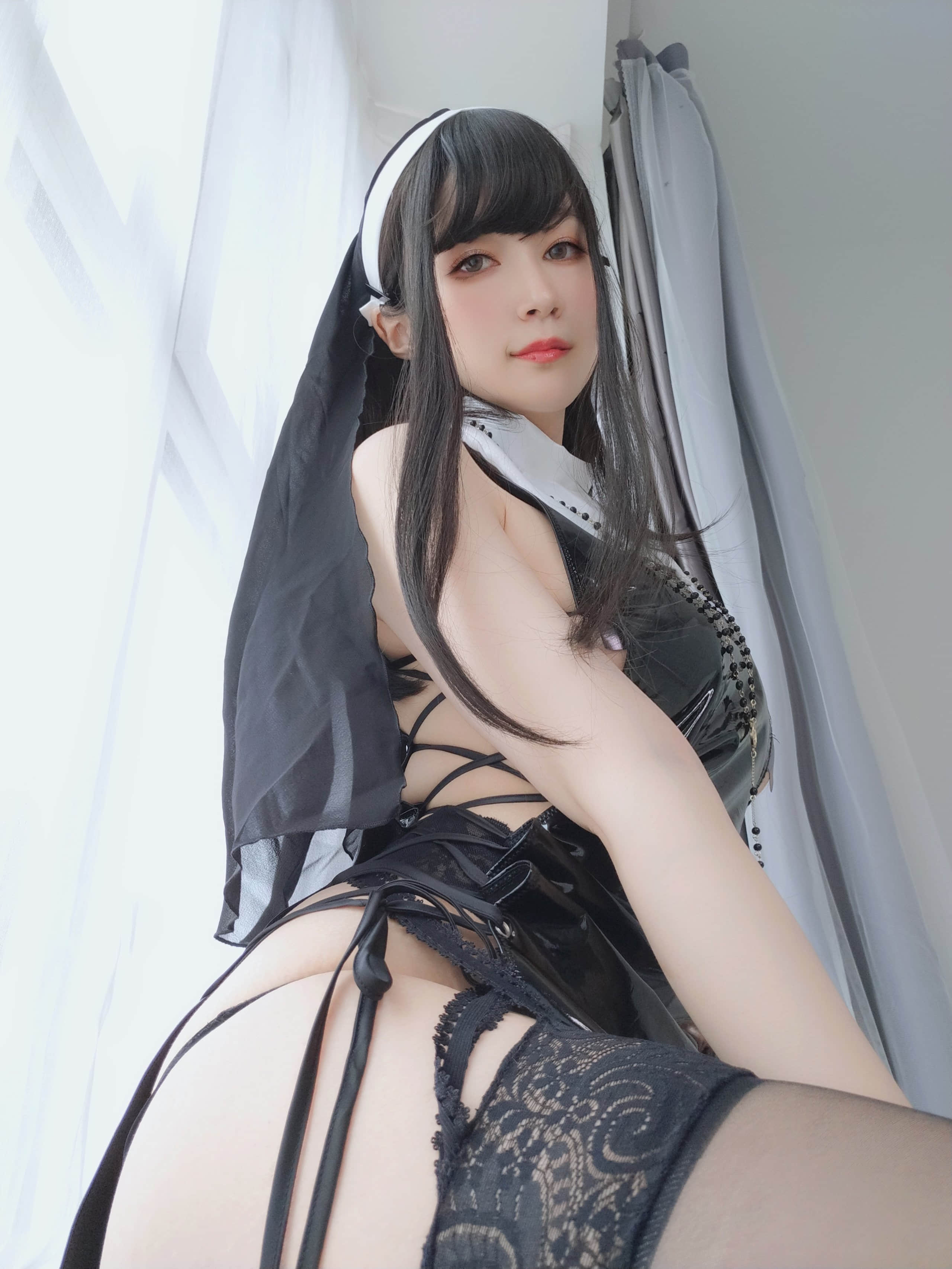 白銀81-自拍 Vol.32 皮衣修女