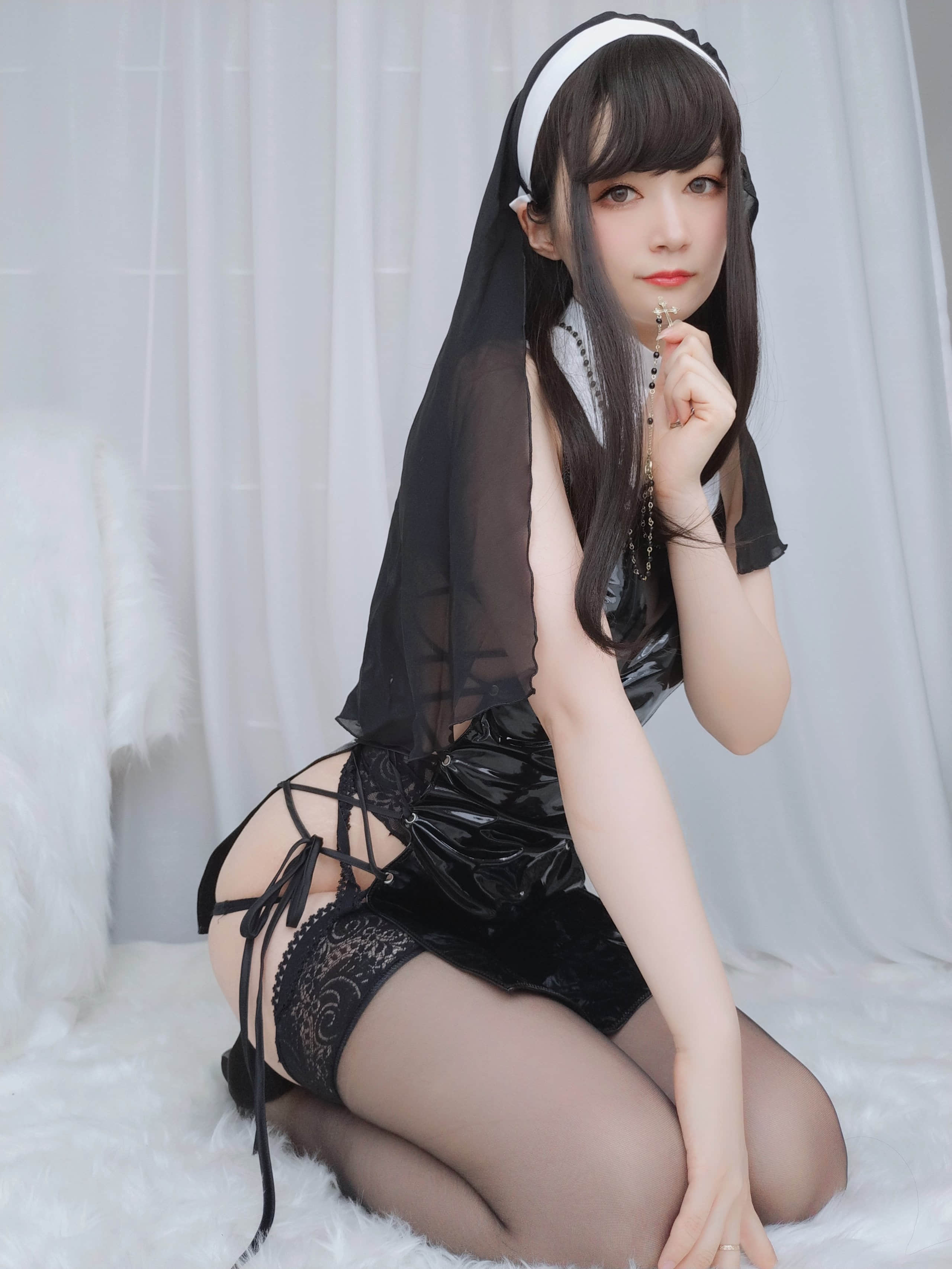 白銀81-自拍 Vol.32 皮衣修女