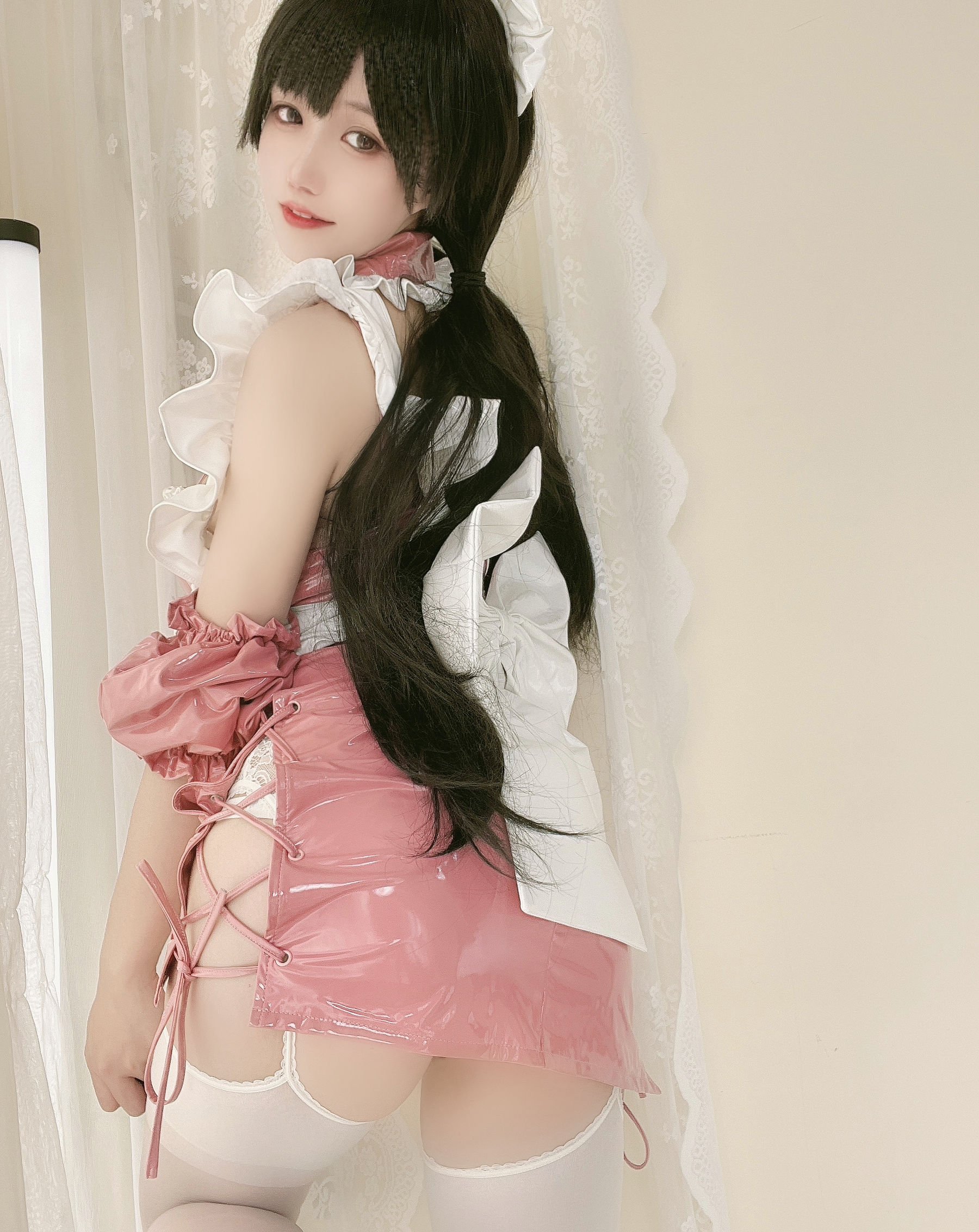 오구라 치요w] 분홍색 래커 가죽 하녀