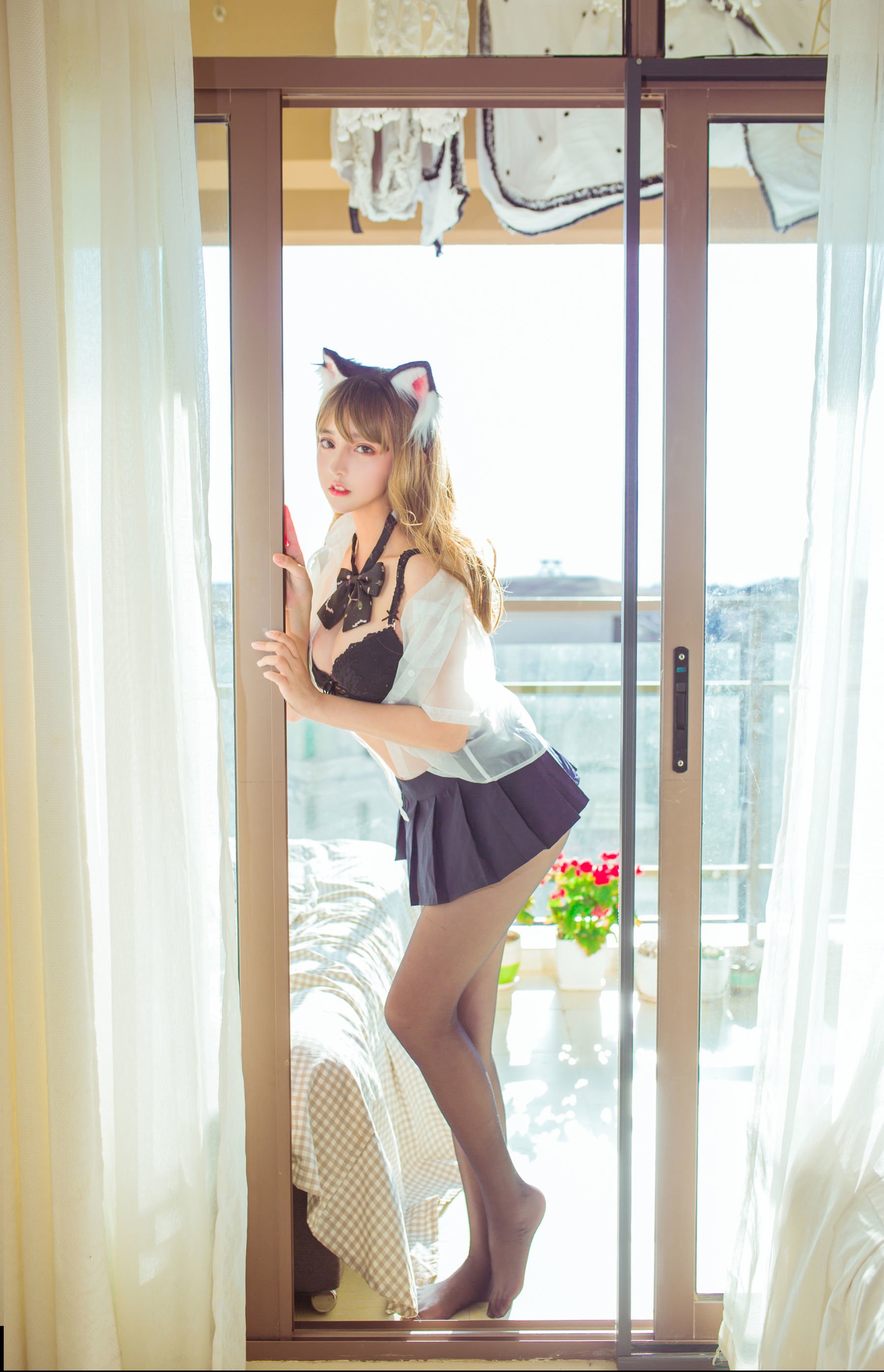 [过期米线线喵] 阳台黑丝性感猫咪