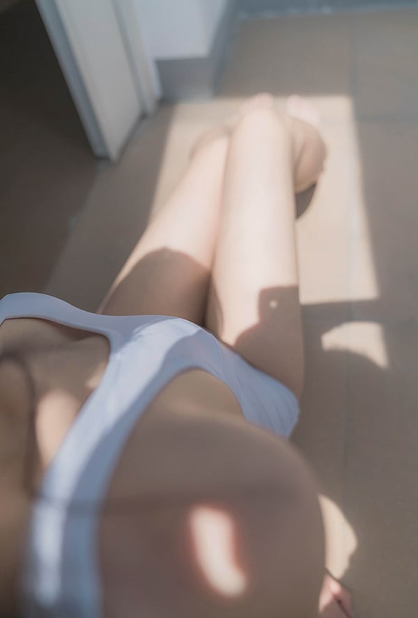 杪夏 - 樓梯口的死庫水少女_酸奶