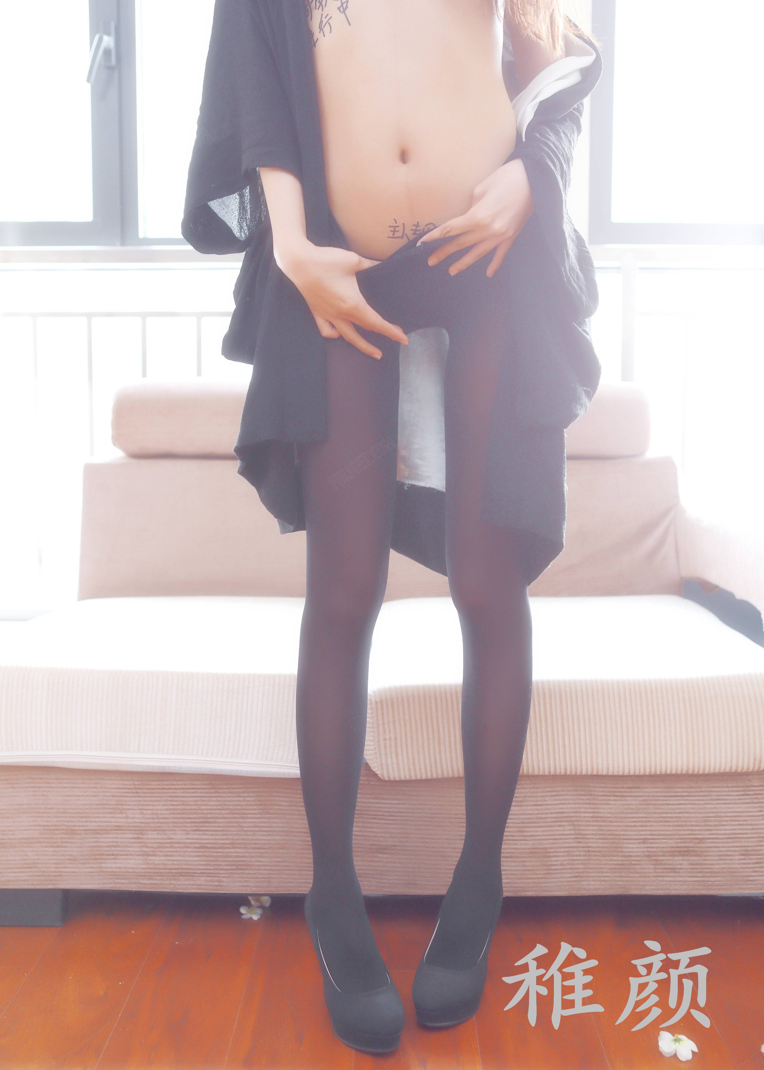 稚ย่านจาง - ถุงเท้าดำขาว