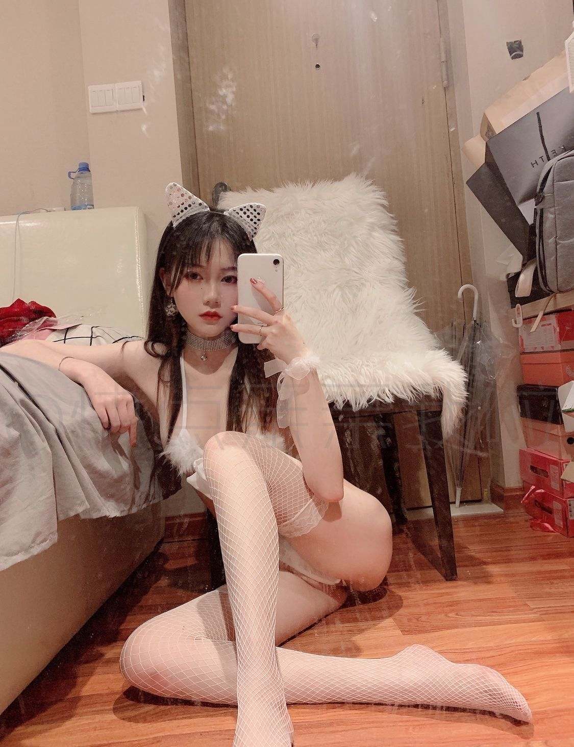 快點親親我呀] 白色吊帶