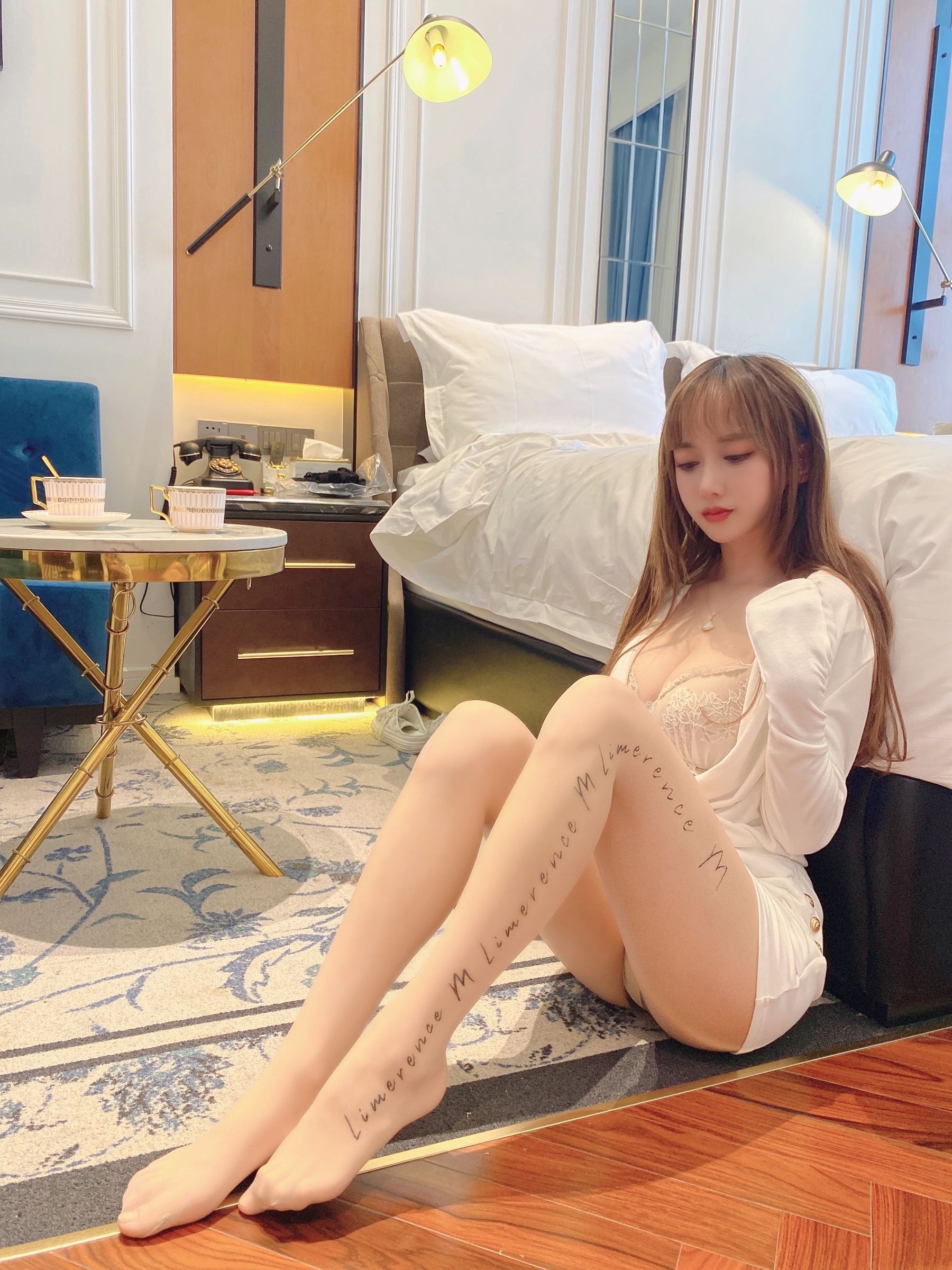 过期米线线喵 肉丝袜美腿写真