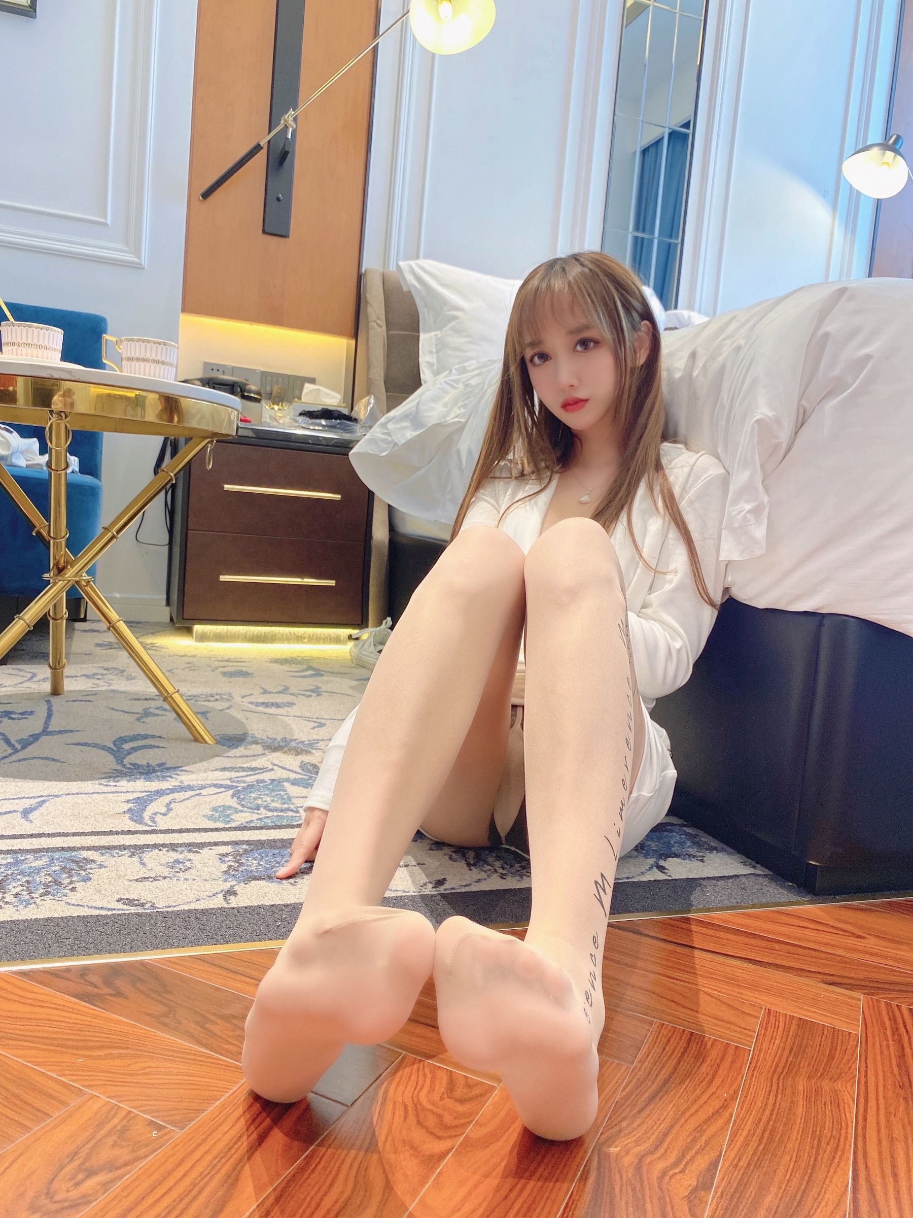 过期米线线喵 肉丝袜美腿写真
