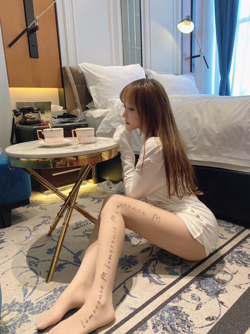 过期米线线喵 肉丝袜美腿写真