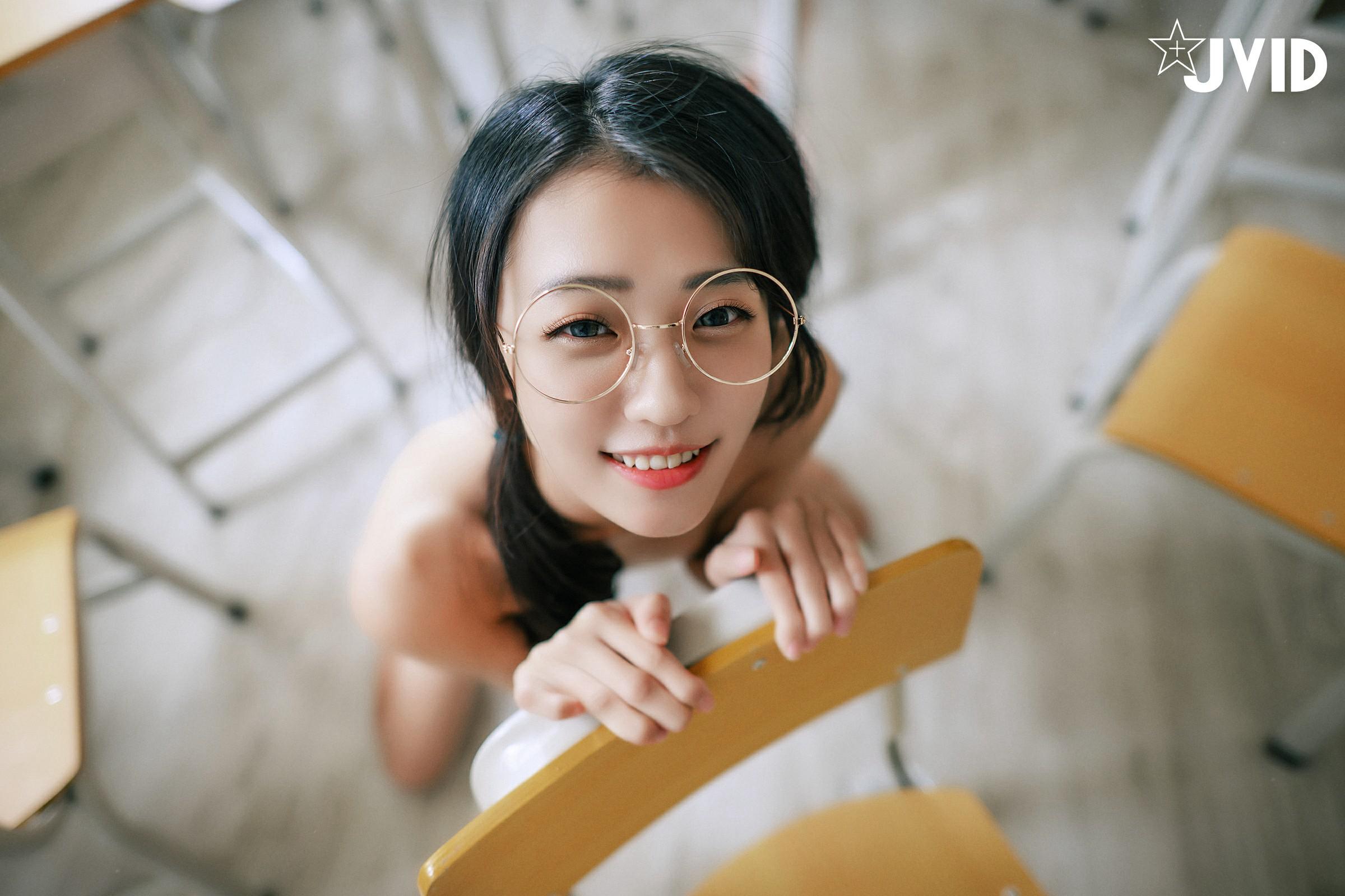 妍妍 - 甜美校園女孩誘惑 (P)