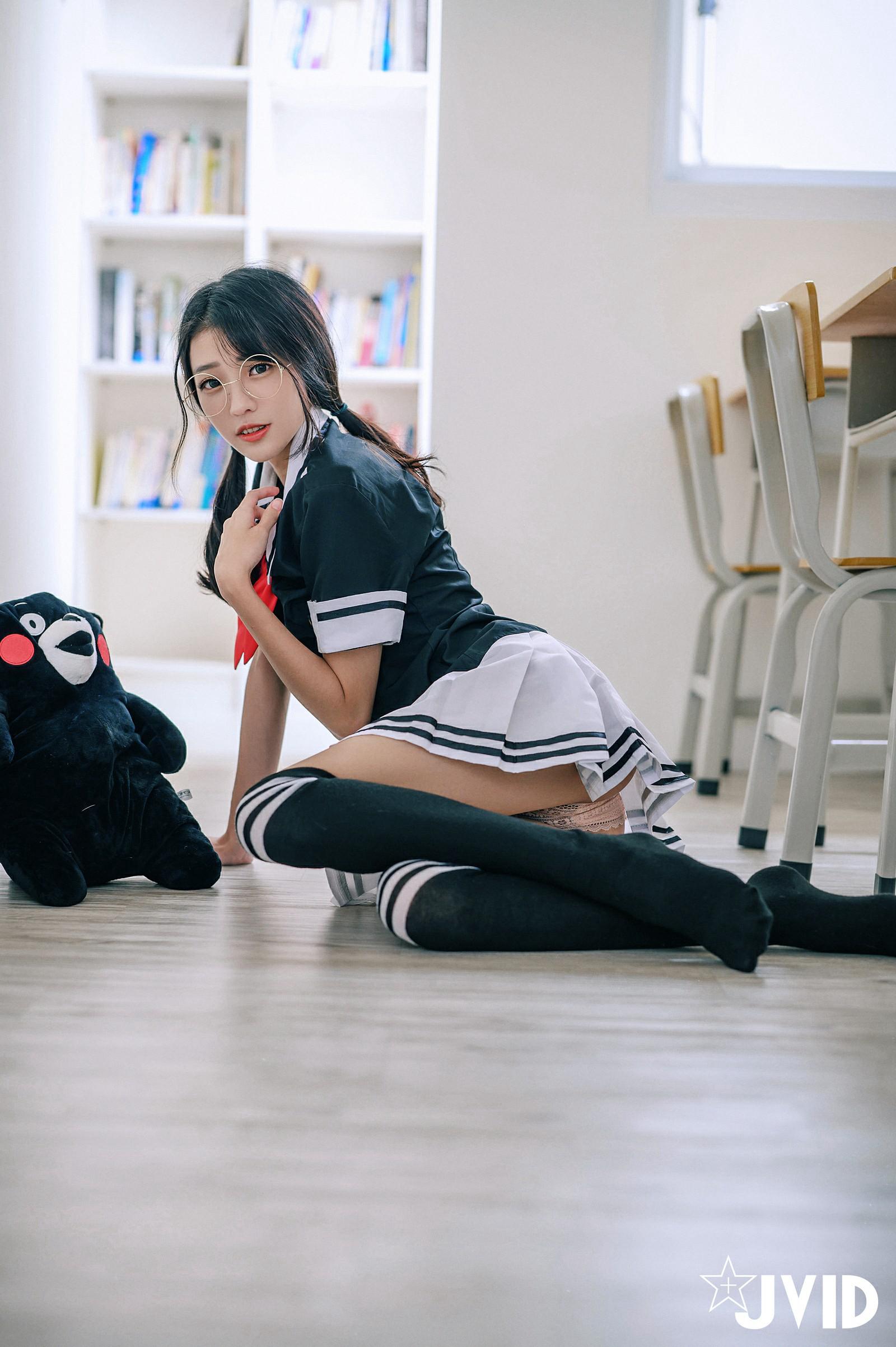 妍妍 - 甜美校園女孩誘惑 (P)