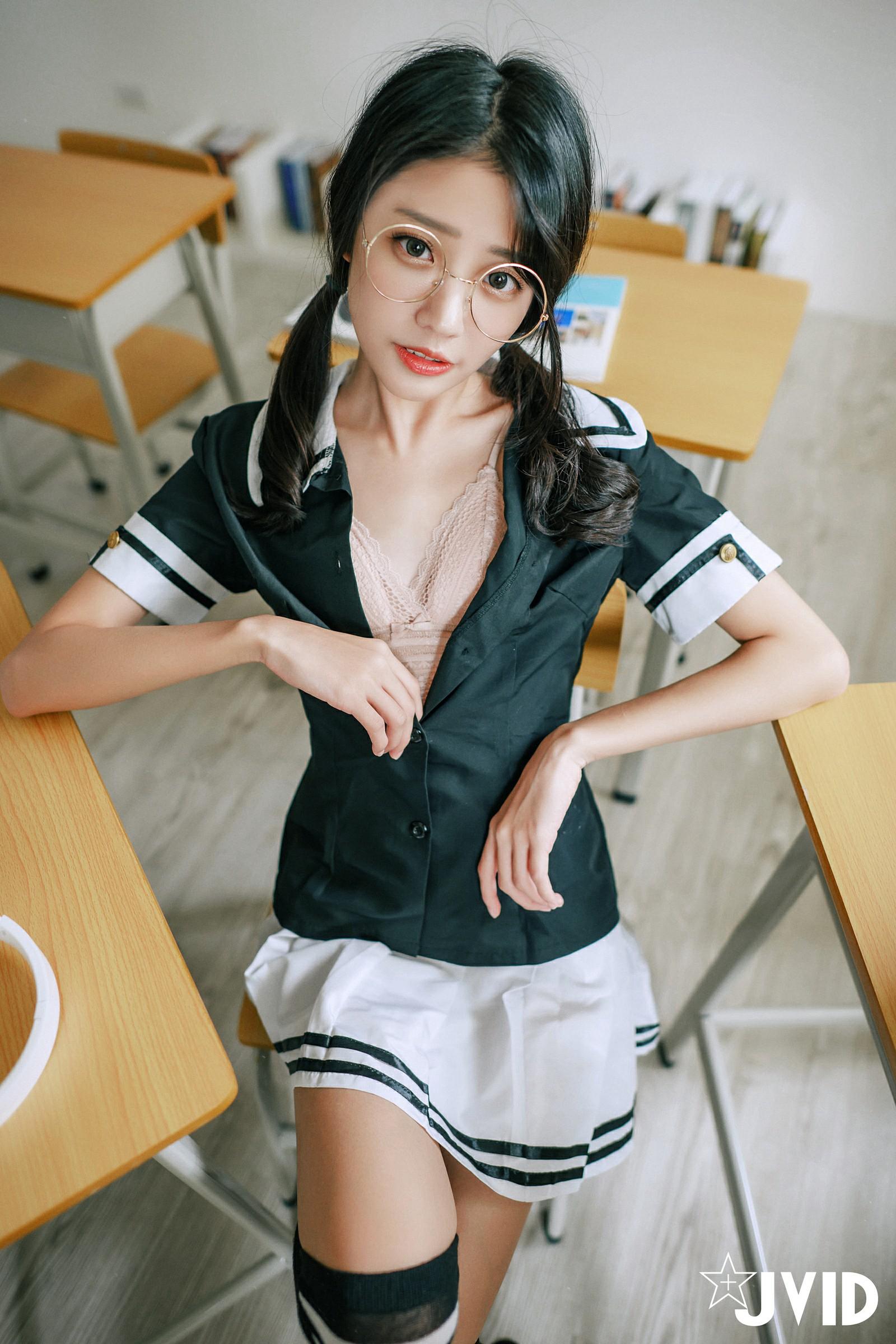 妍妍 - 甜美校園女孩誘惑 (P)