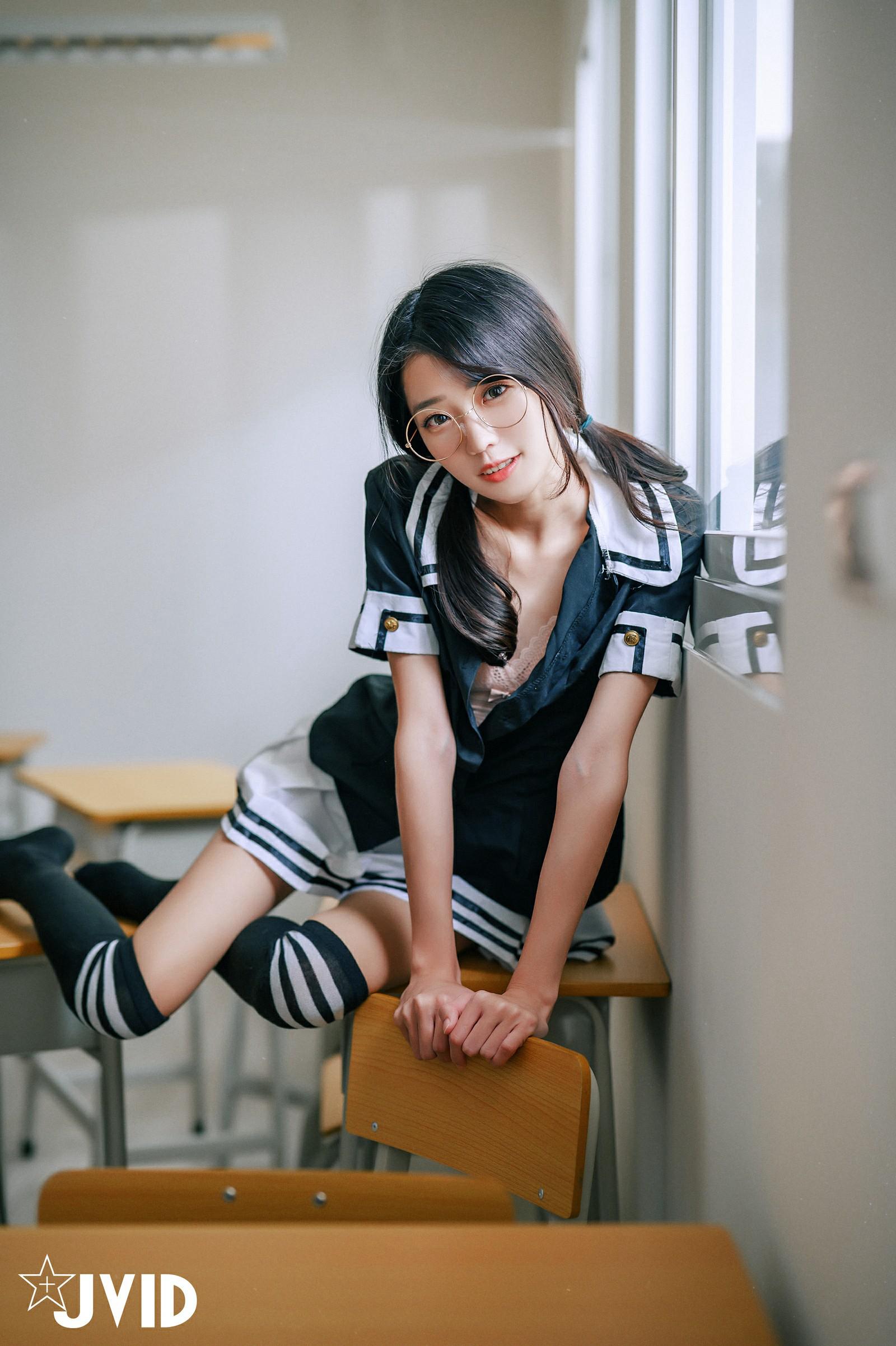 妍妍 - 甜美校園女孩誘惑 (P)