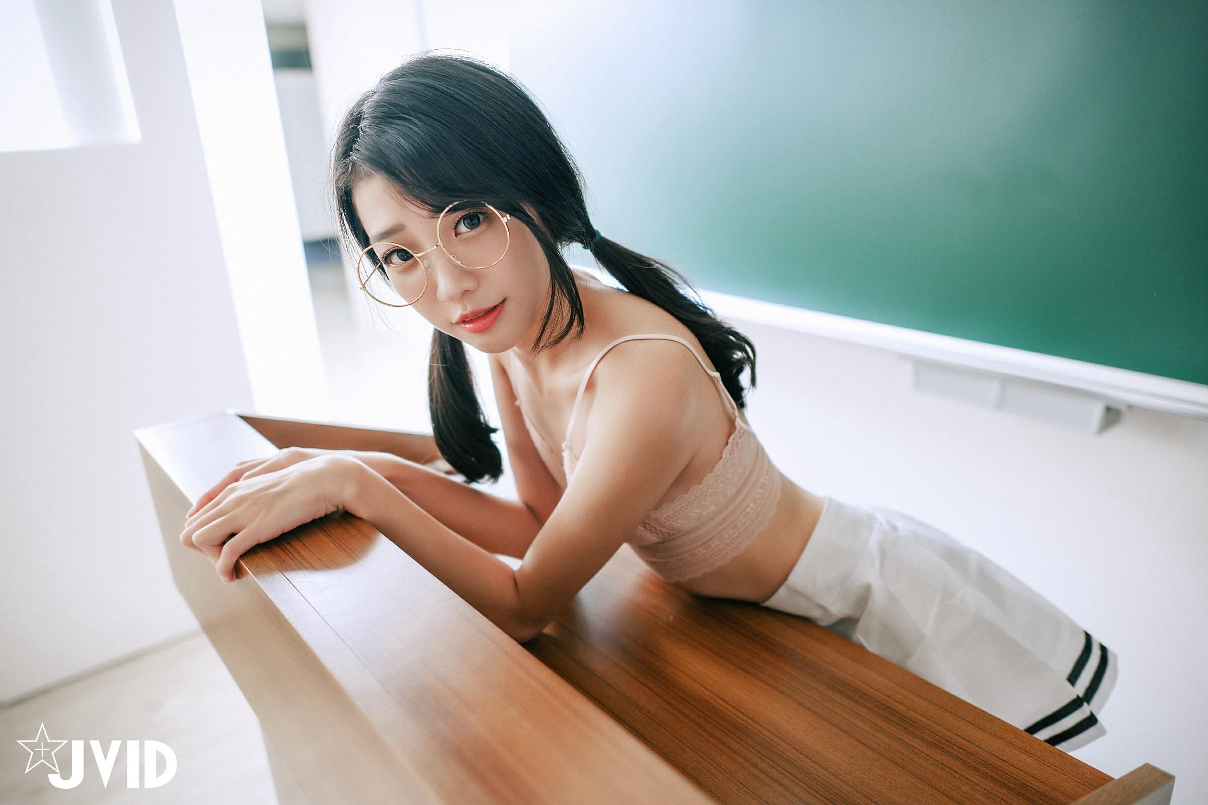 妍妍 - 甜美校園女孩誘惑 (P)