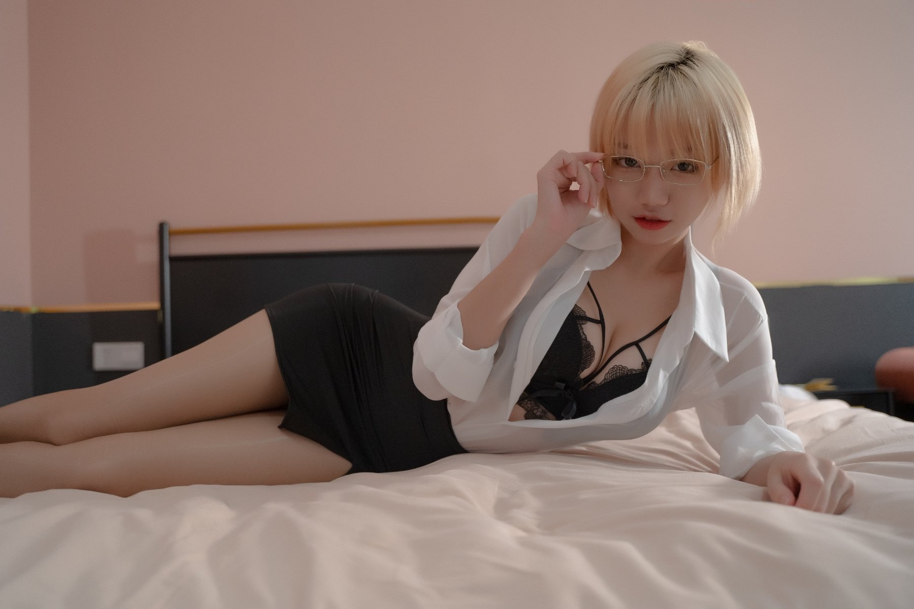 キキ、いい子でいなさい - 家庭教師