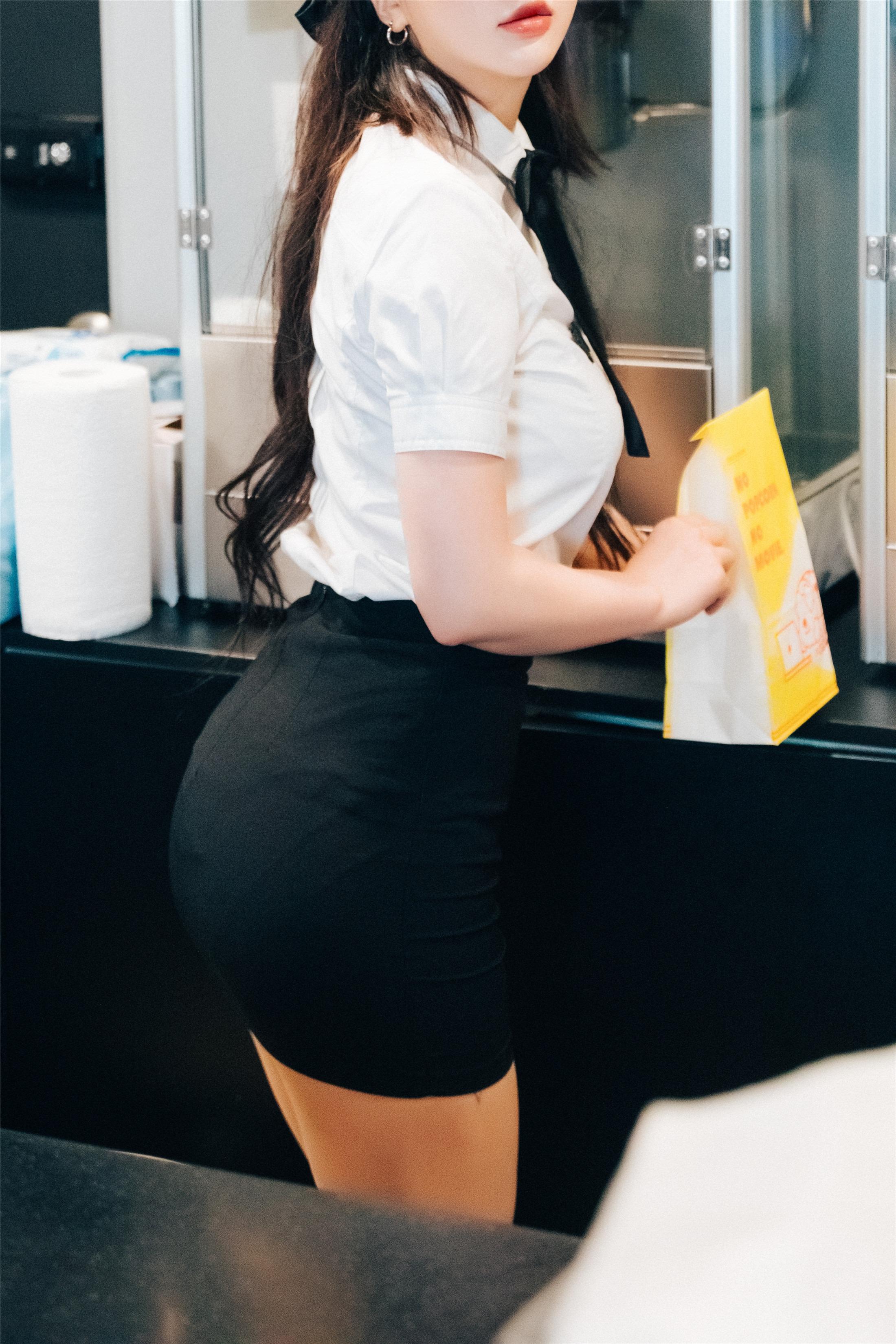 [Loozy] Son Ye-Eun (손예은) - Ticket Girl 120P