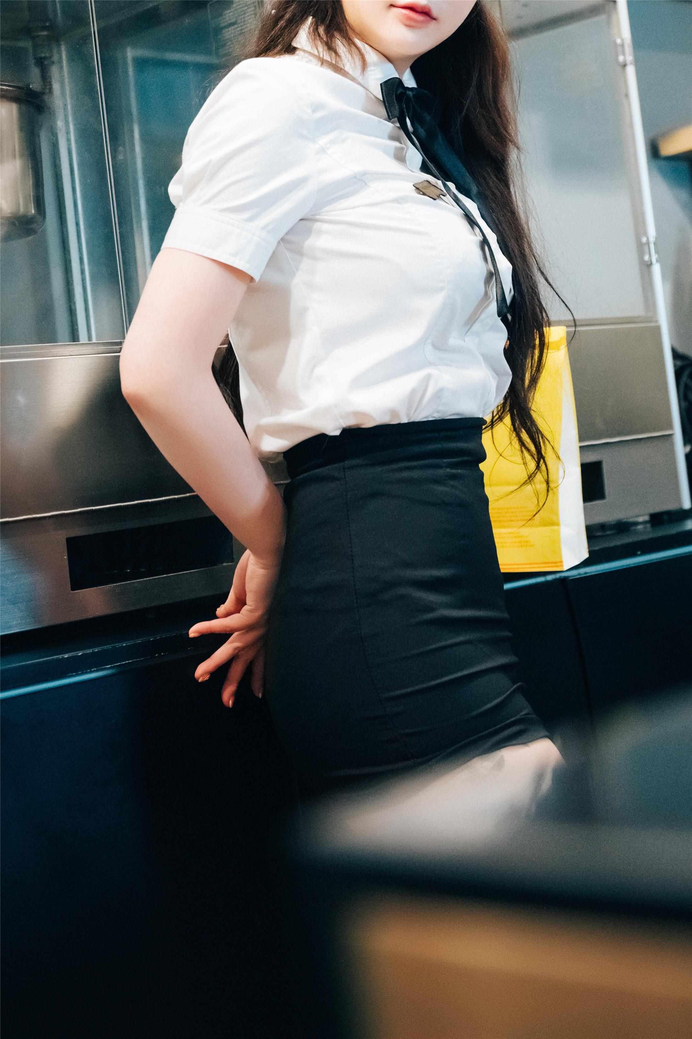 [Loozy] Son Ye-Eun (손예은) - Ticket Girl 120P