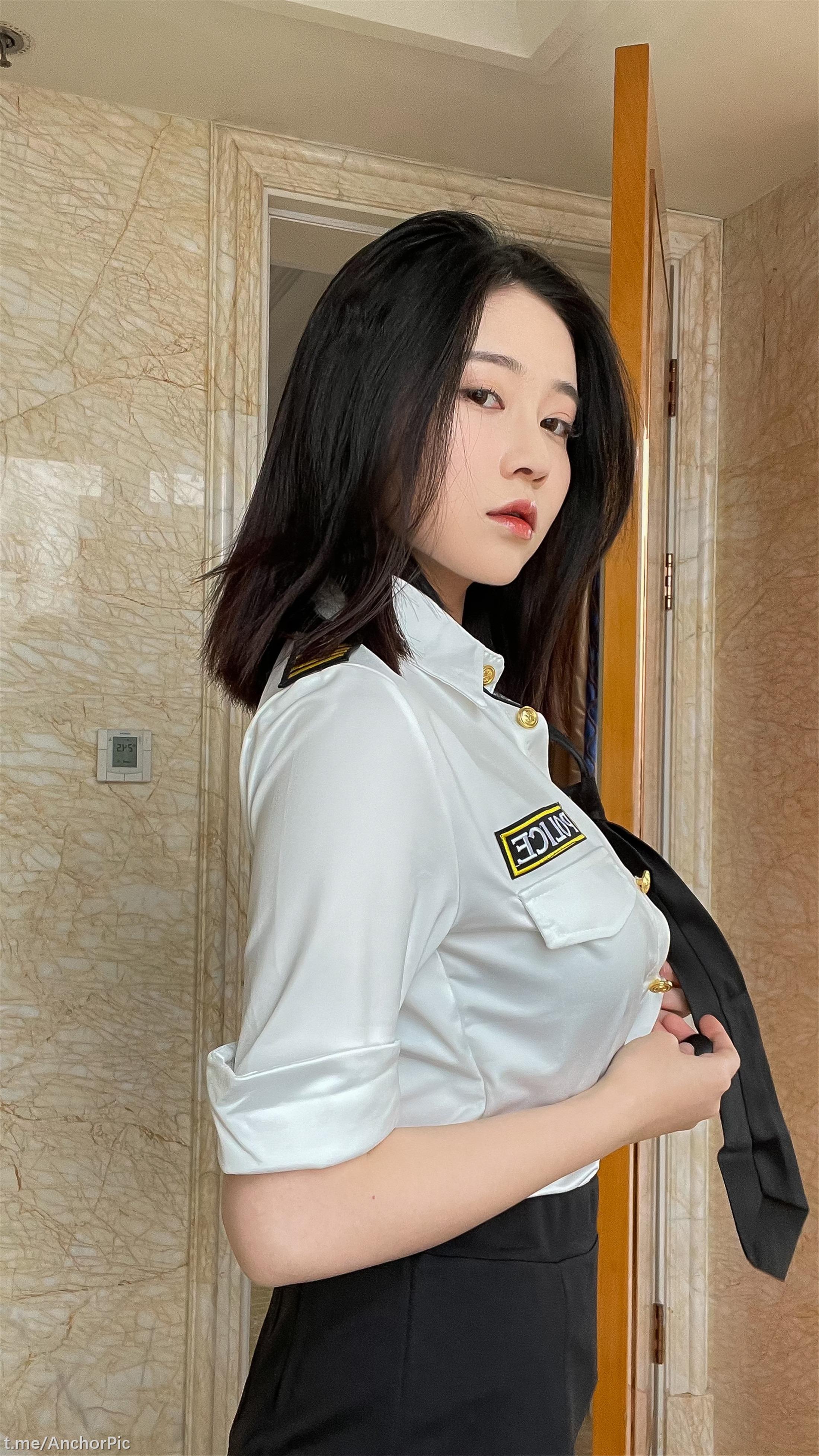 年年 - 涩女警 82P