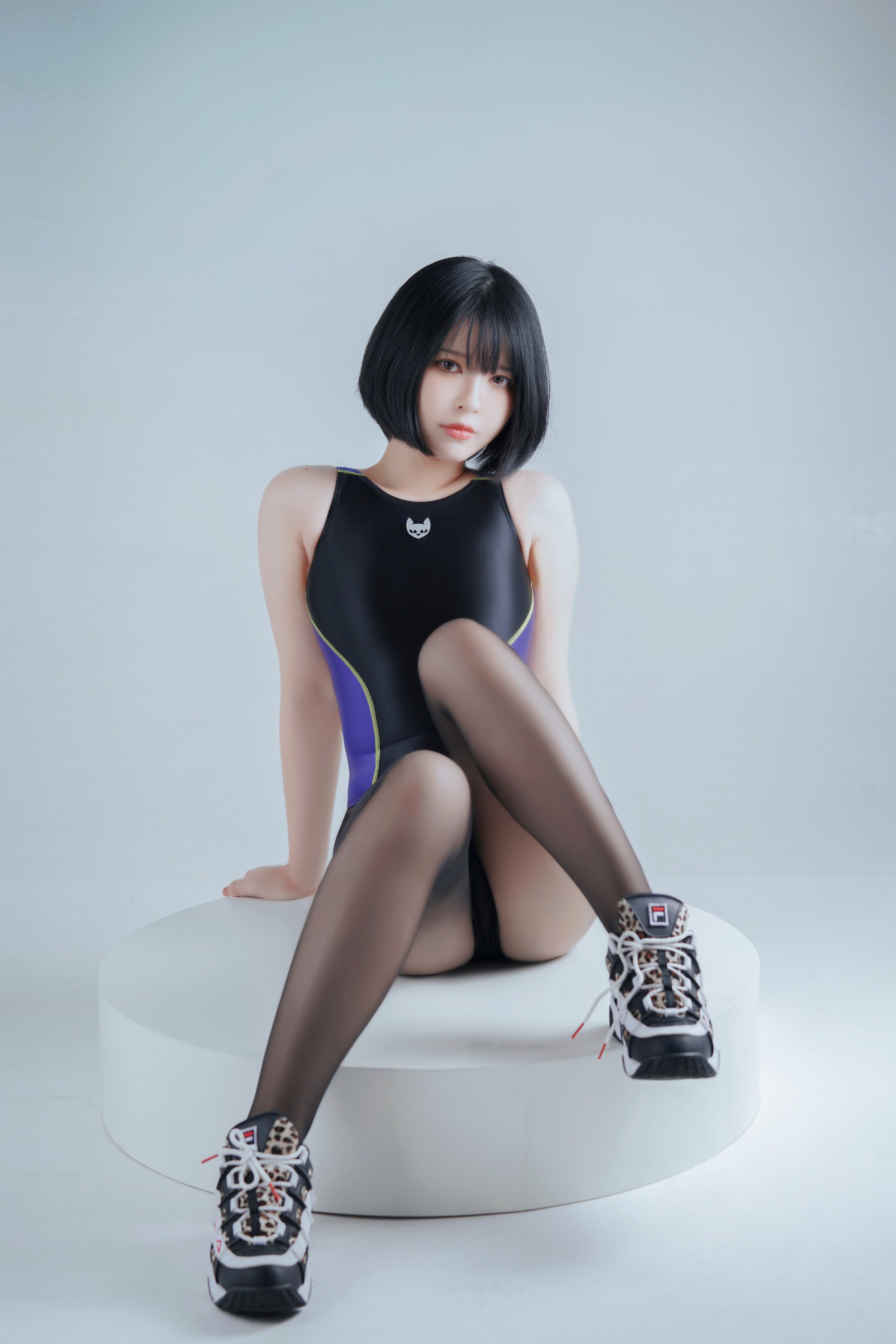 Bán Bán Tử - Hắc Tơ Cạnh Bơi