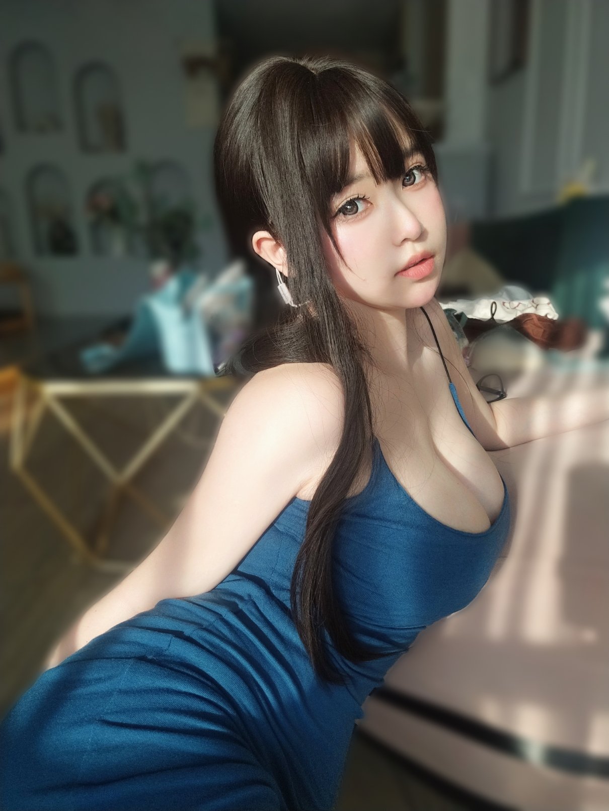 Female Lead K No. 002, the Sister Enjoying the Cool
