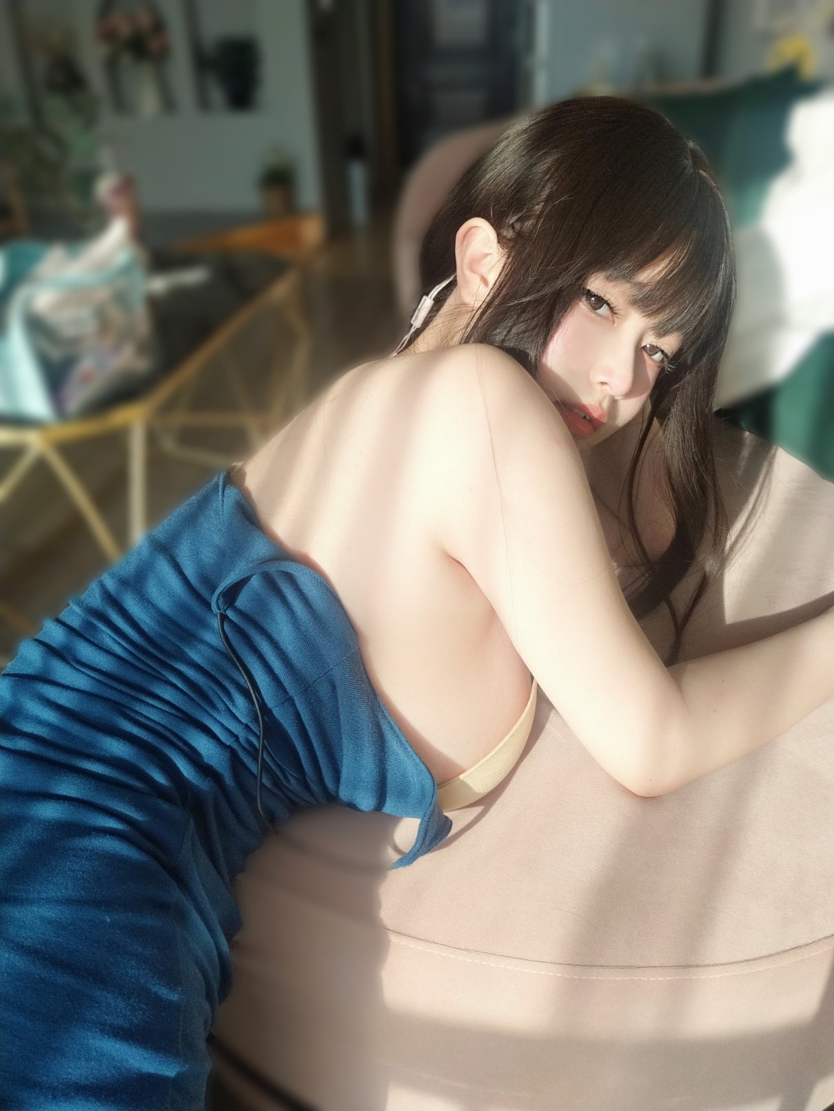 Female Lead K No. 002, the Sister Enjoying the Cool