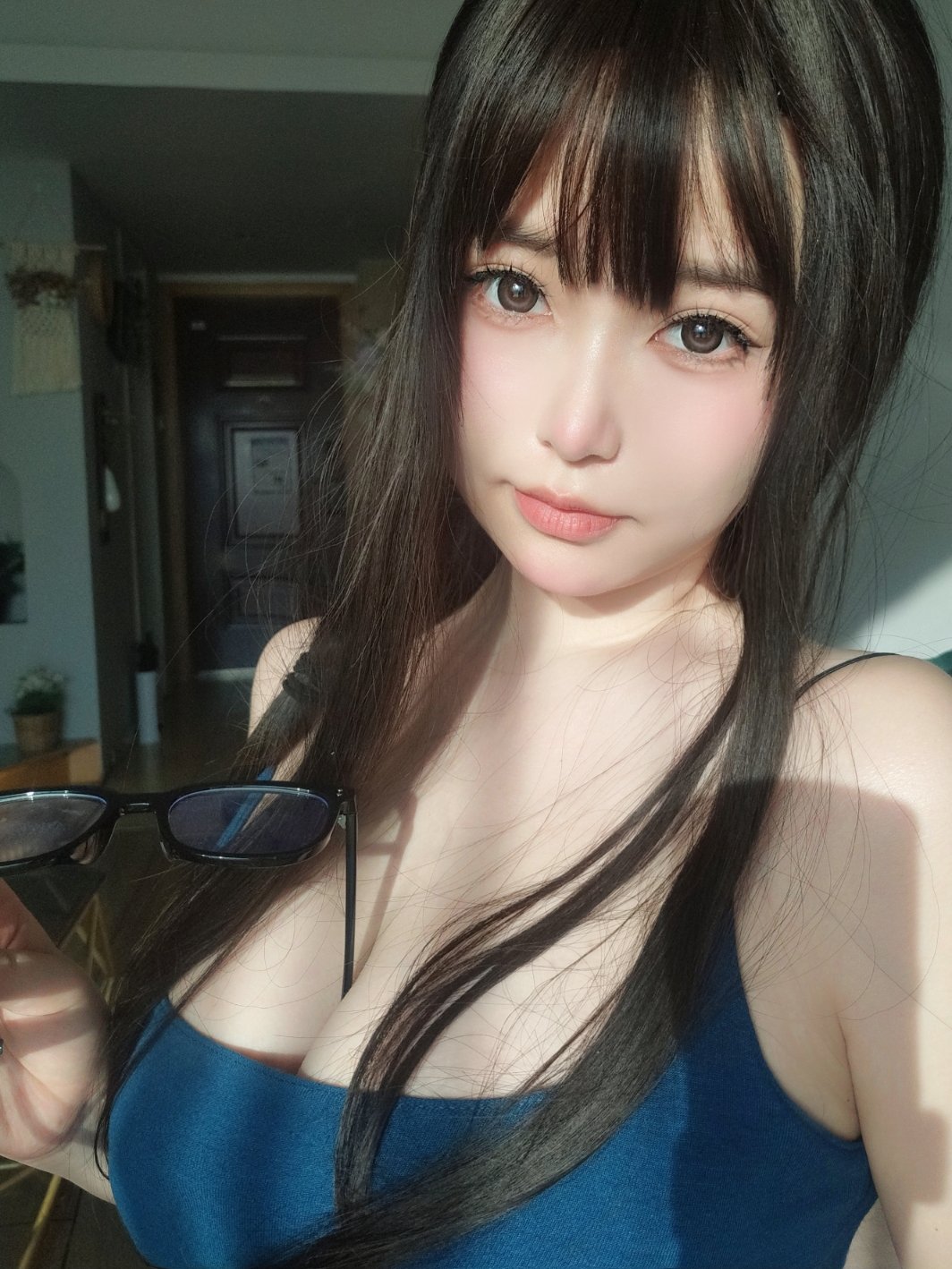 Female Lead K No. 002, the Sister Enjoying the Cool