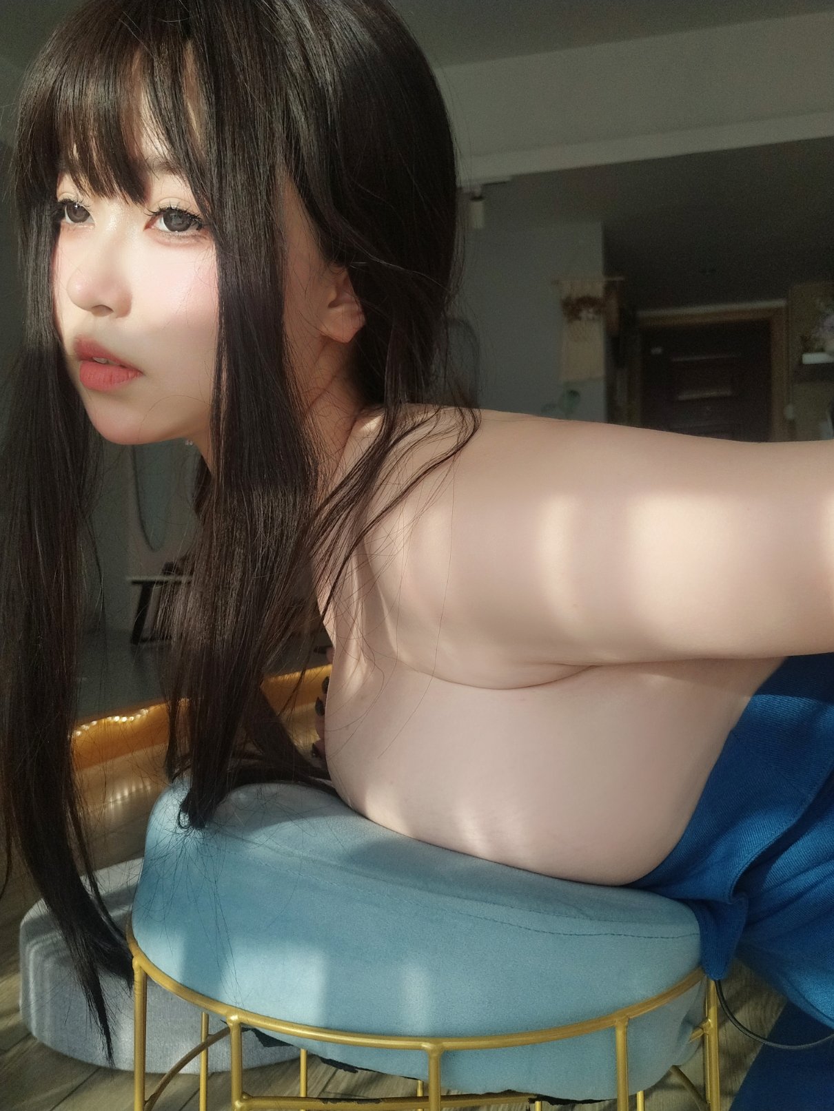 Female Lead K No. 002, the Sister Enjoying the Cool