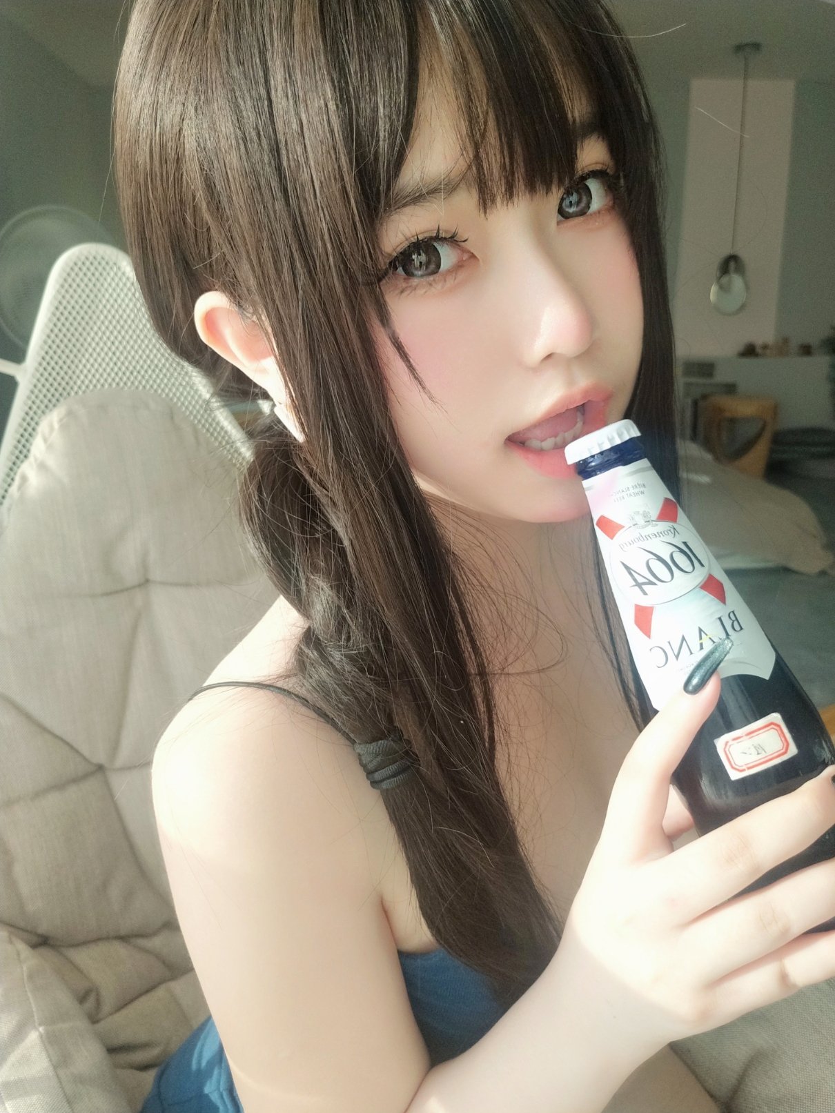 Female Lead K No. 002, the Sister Enjoying the Cool