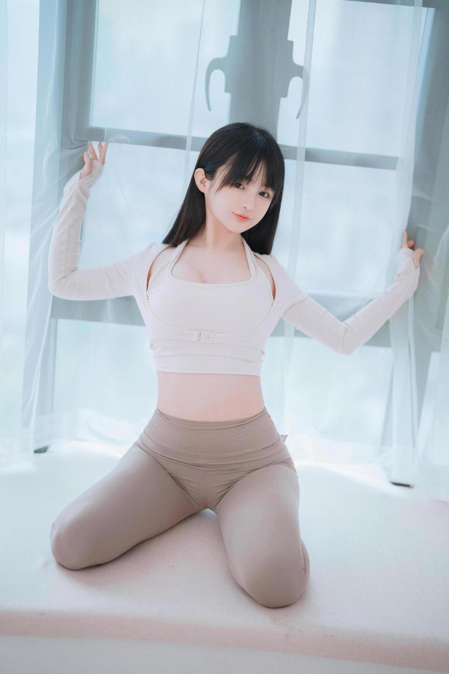 สะกุไร นิงนิง - โยคะสาว