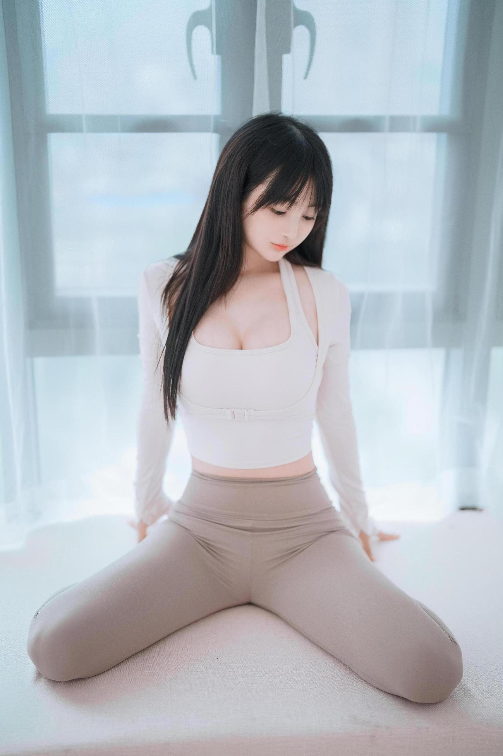 สะกุไร นิงนิง - โยคะสาว