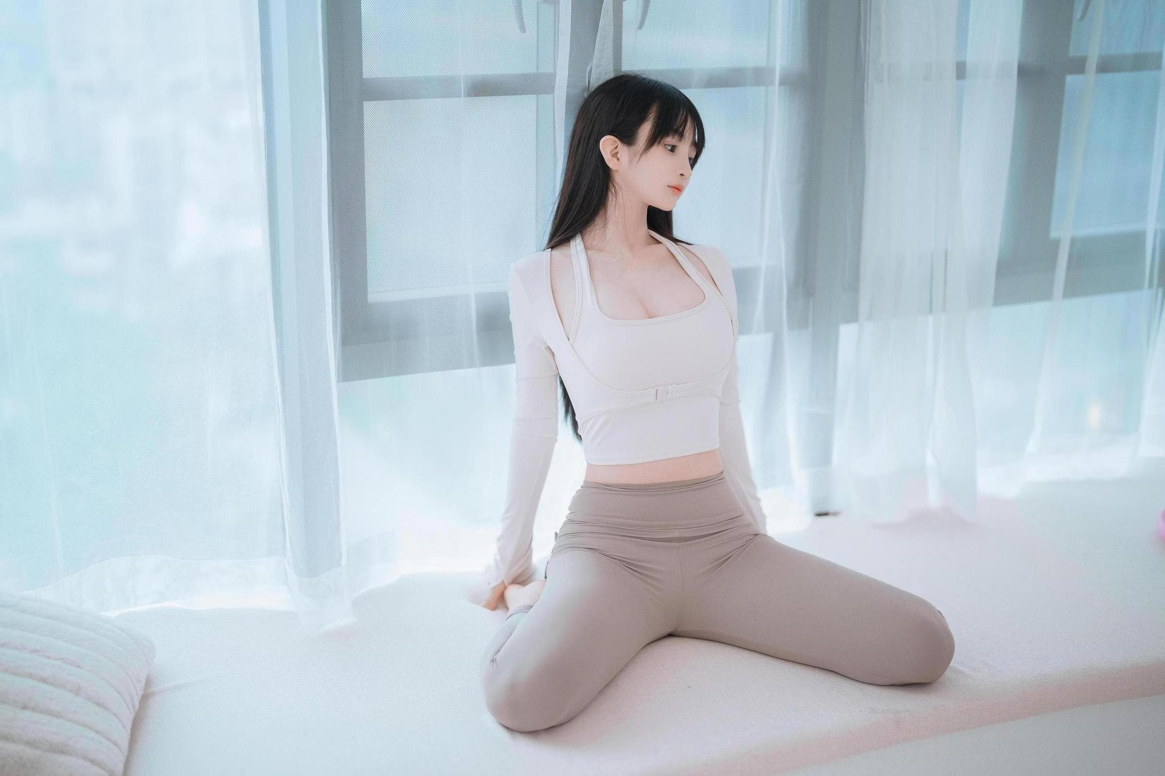 สะกุไร นิงนิง - โยคะสาว
