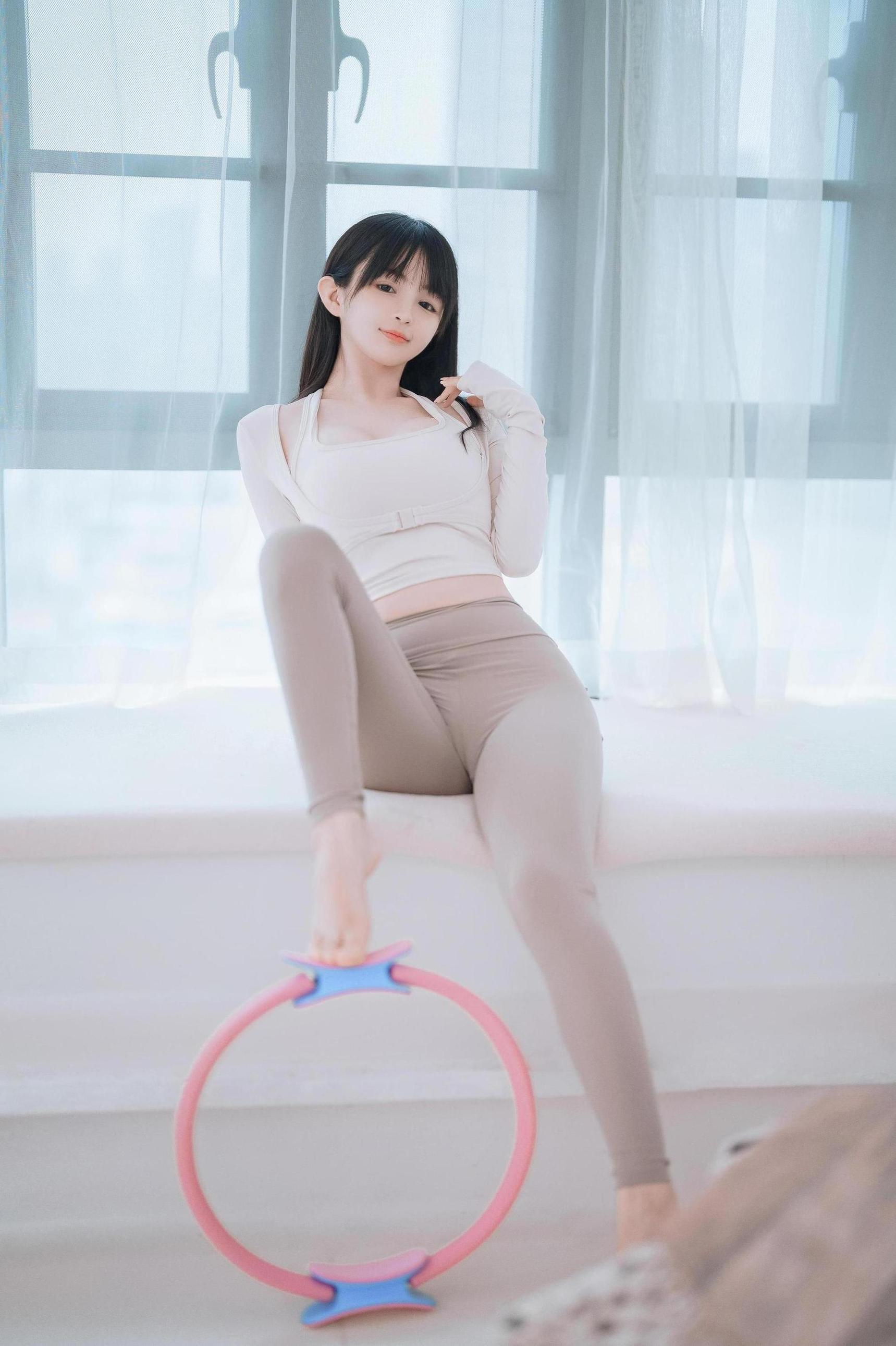 สะกุไร นิงนิง - โยคะสาว