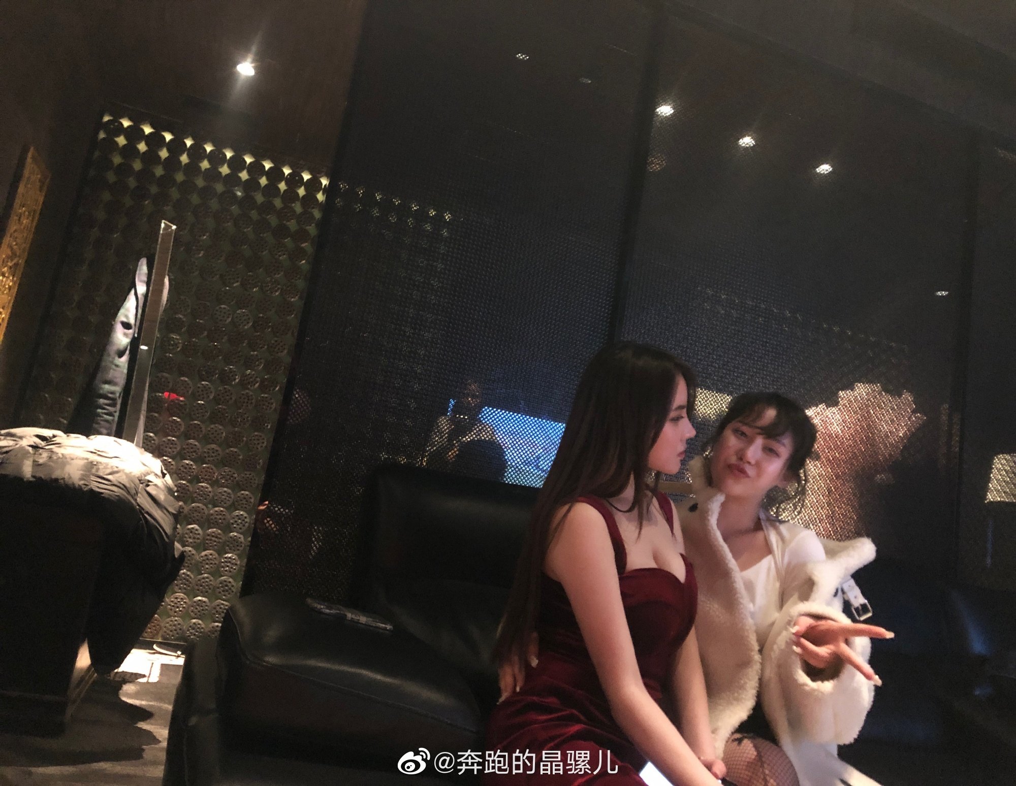 Hình ảnh linh tinh Weibo của Jing Luor Đang Chạy