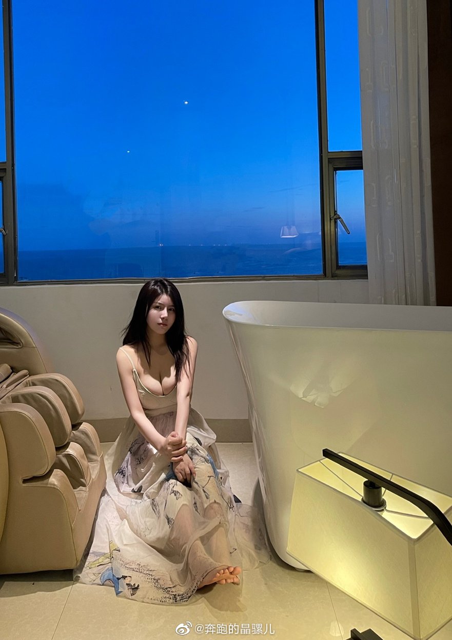 Hình ảnh linh tinh Weibo của Jing Luor Đang Chạy