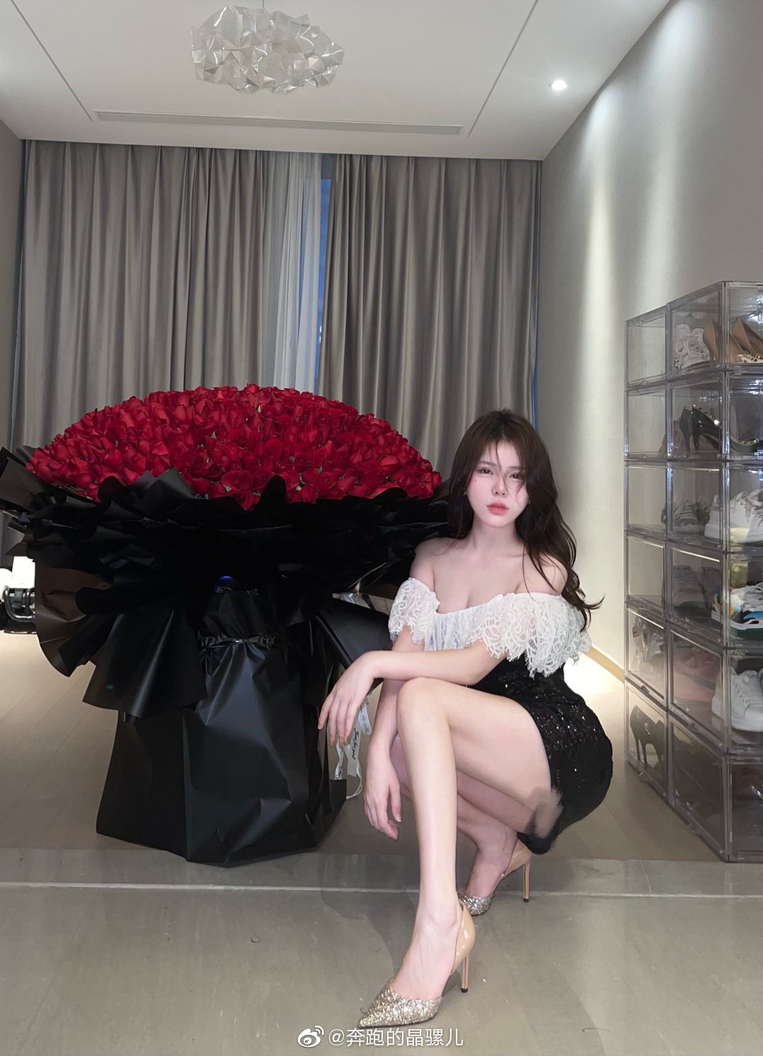Hình ảnh linh tinh Weibo của Jing Luor Đang Chạy