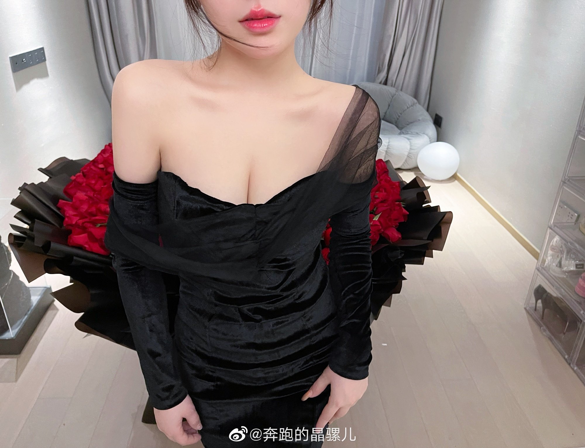Hình ảnh linh tinh Weibo của Jing Luor Đang Chạy
