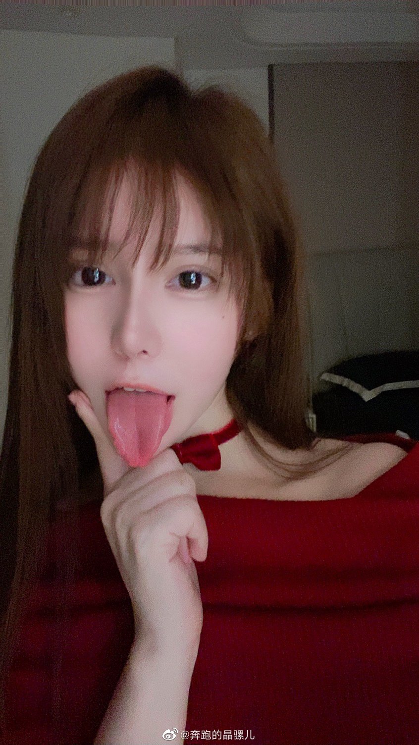 Hình ảnh linh tinh Weibo của Jing Luor Đang Chạy