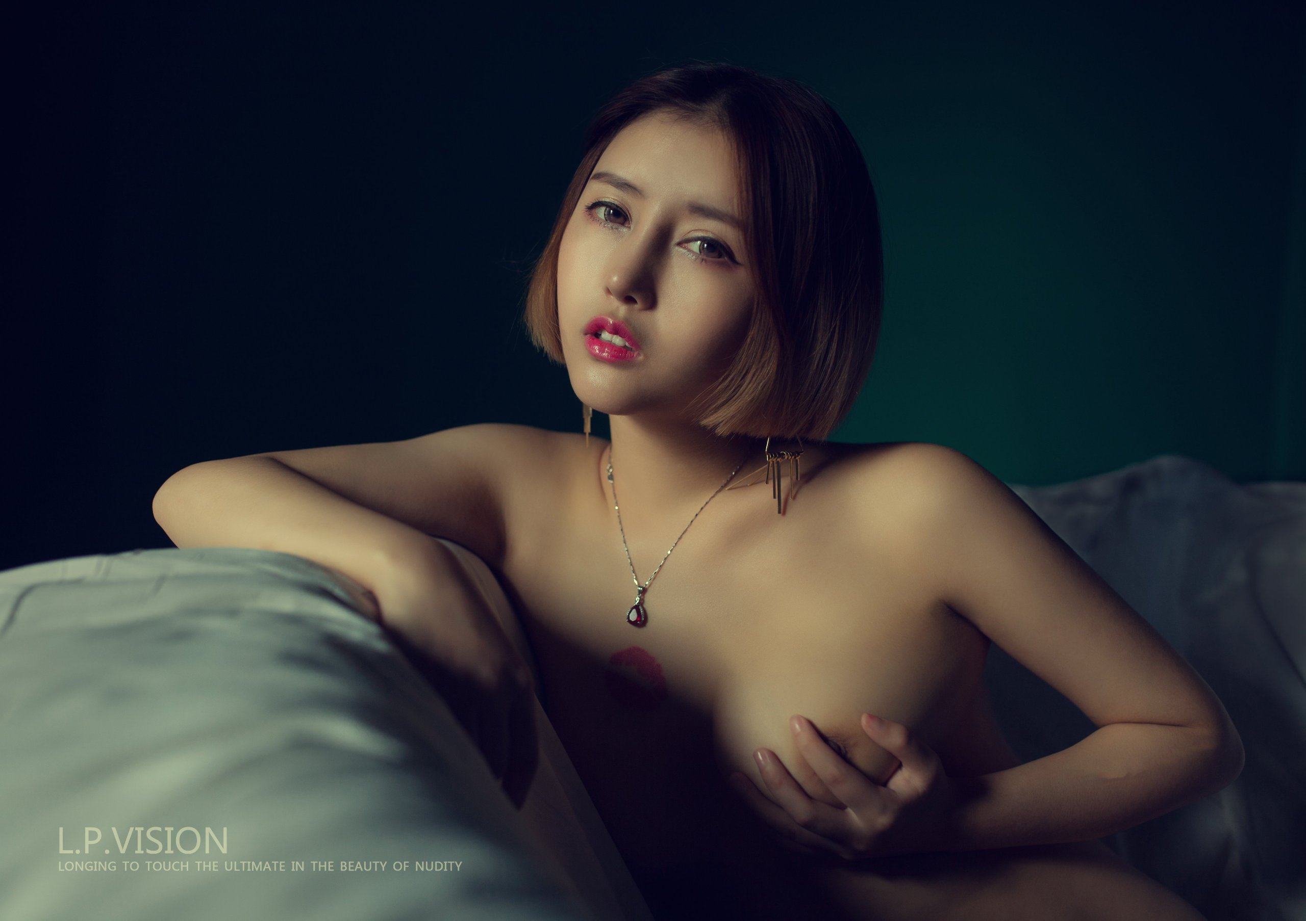 写真家 エル・ピー・ビジョン クラウドファンディング撮影の少女シリーズ No.13: 別れ後に脱ぐ