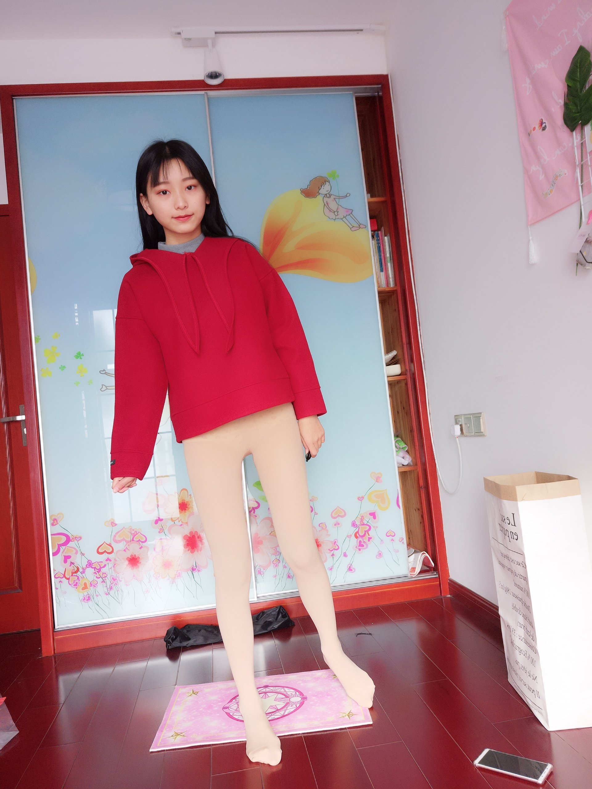 เบย์เบย์ - ถุงน่องแดงขาว