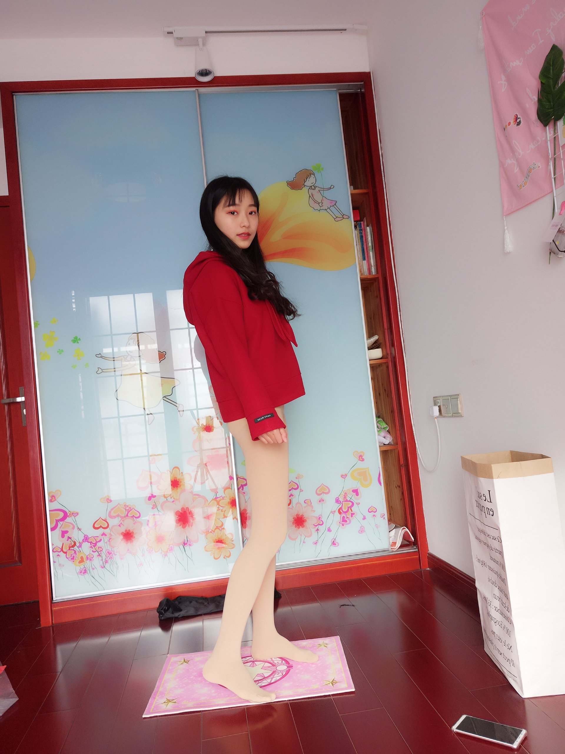 เบย์เบย์ - ถุงน่องแดงขาว