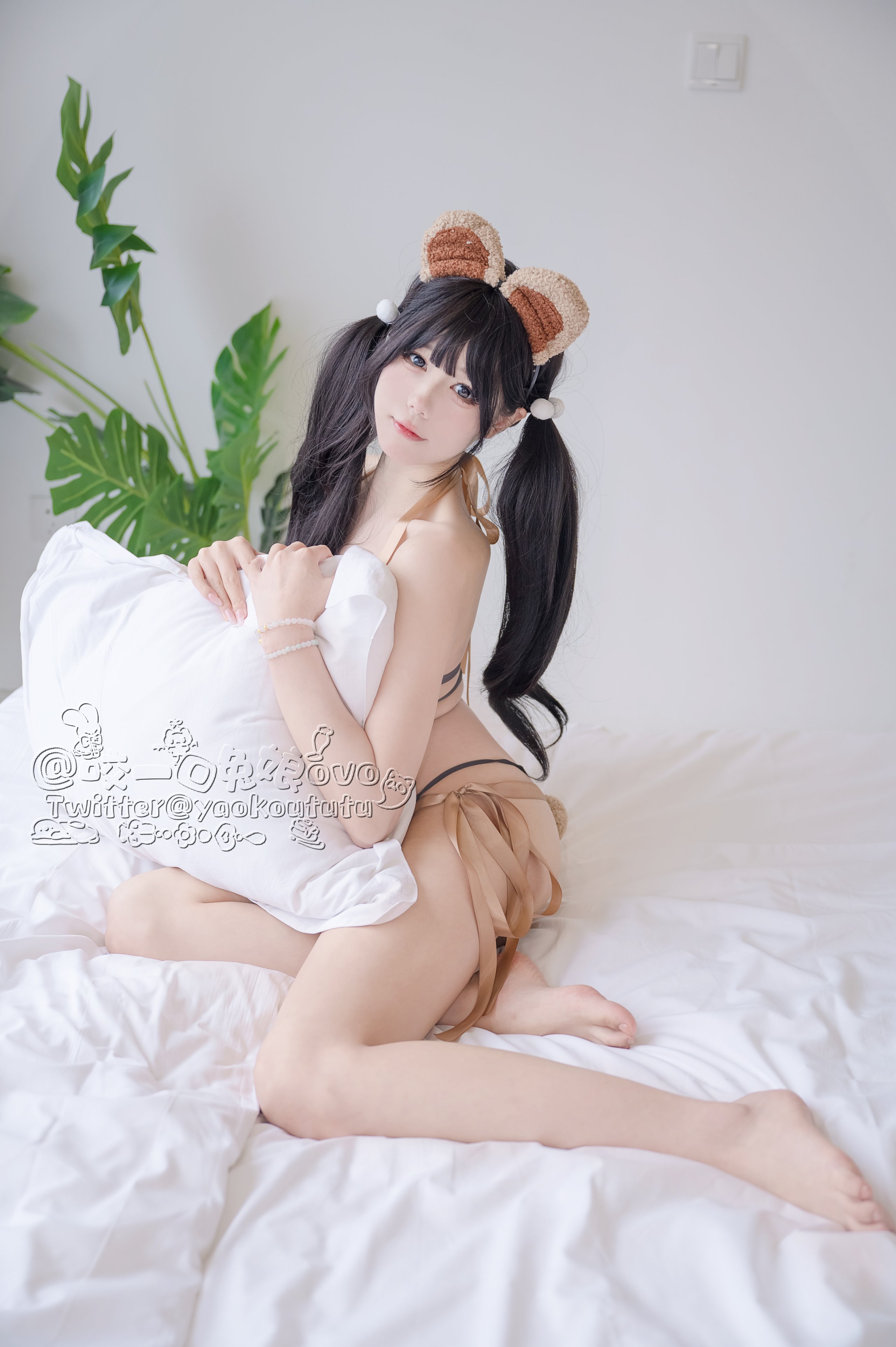 咬一口兔娘-小熊困困