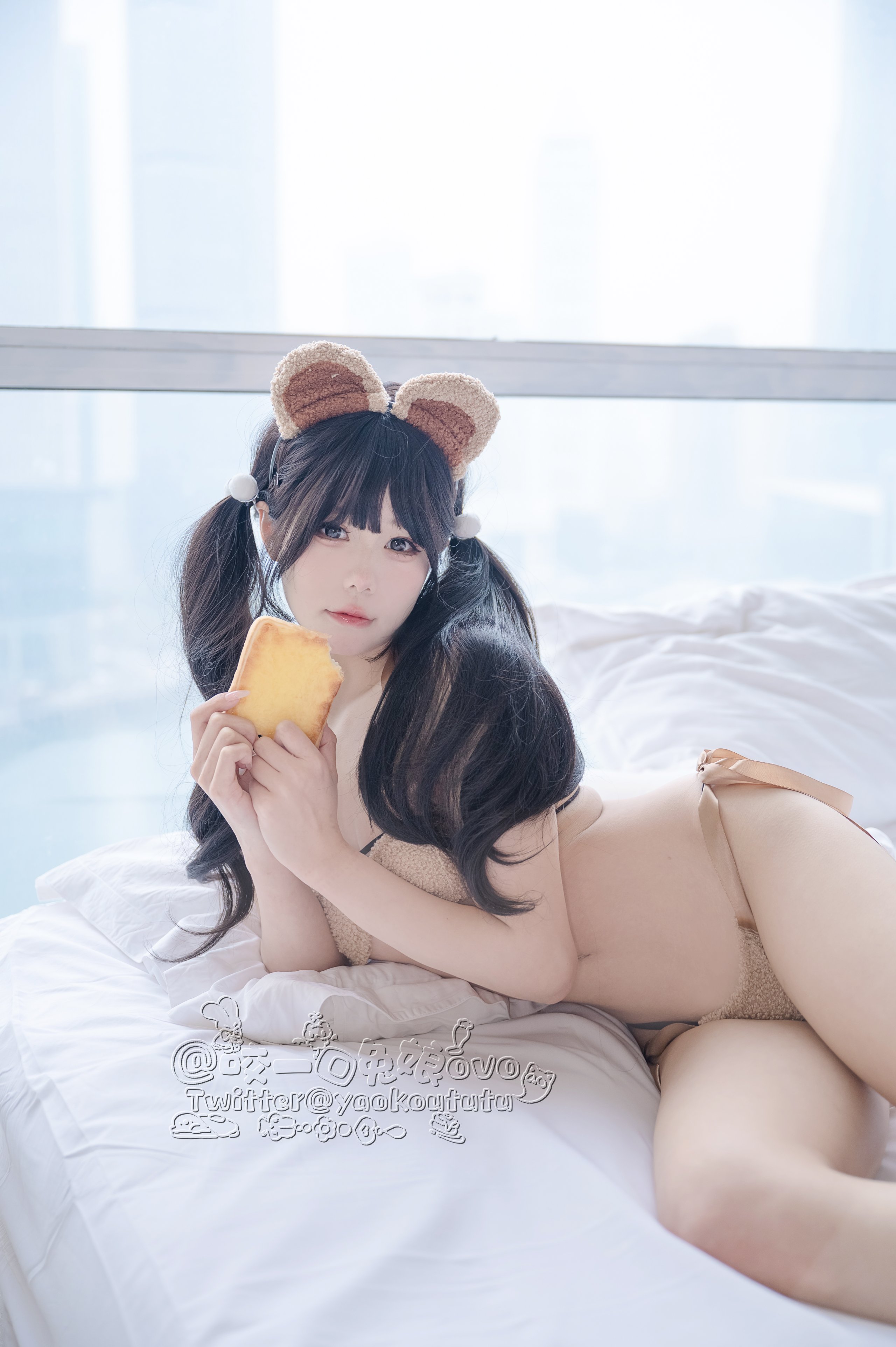 咬一口兔娘-小熊困困