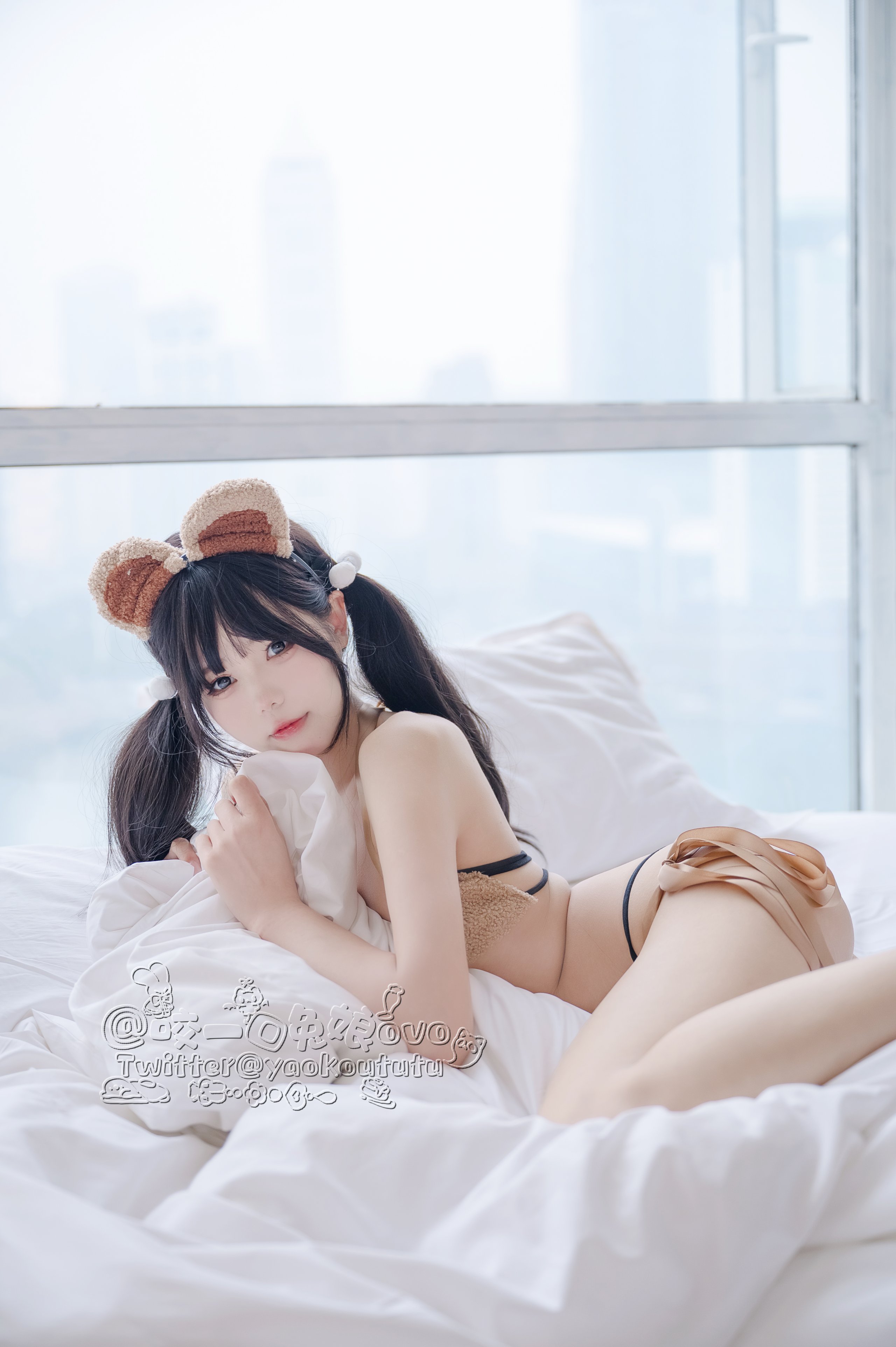咬一口兔娘-小熊困困