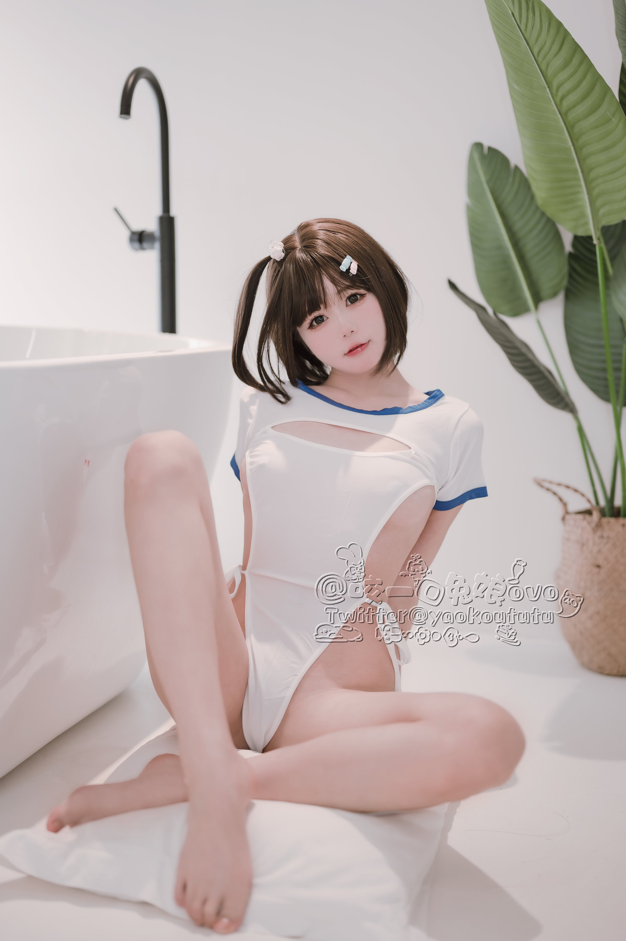 Bite a Rabbit Girl - Pure White Desire Vat