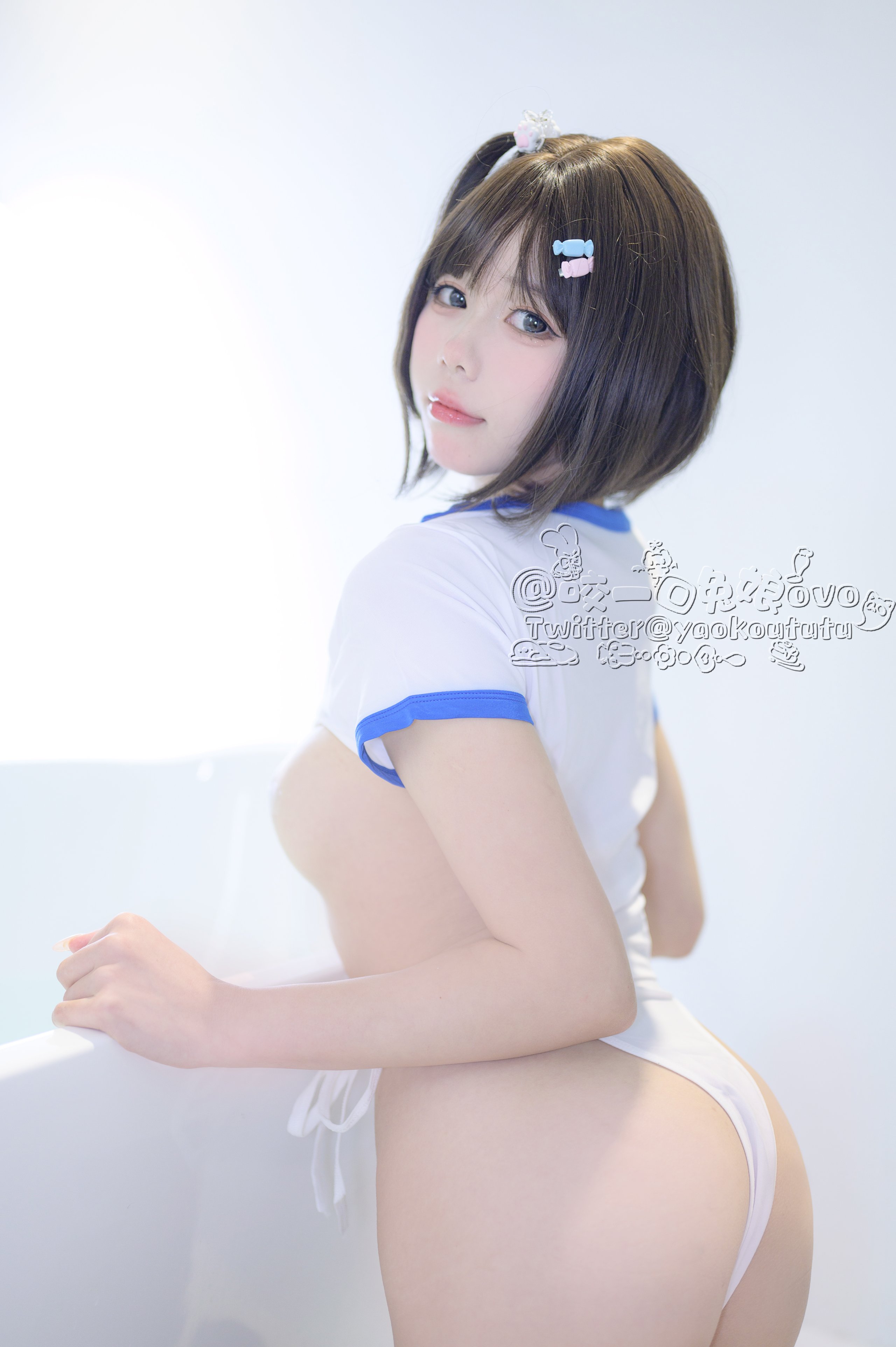 Bite a Rabbit Girl - Pure White Desire Vat