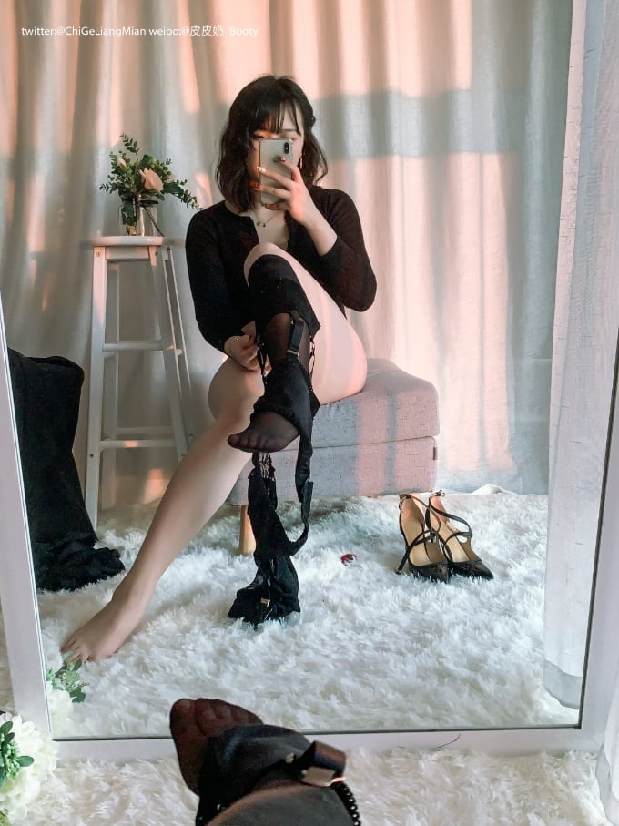 Pi Nai rất dễ thương - OL đen