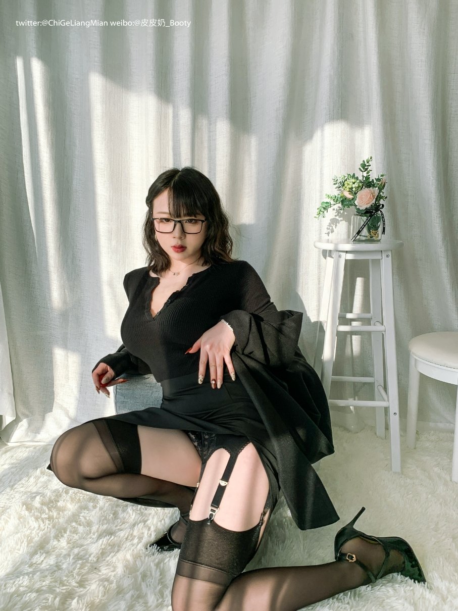 Pi Nai rất dễ thương - OL đen
