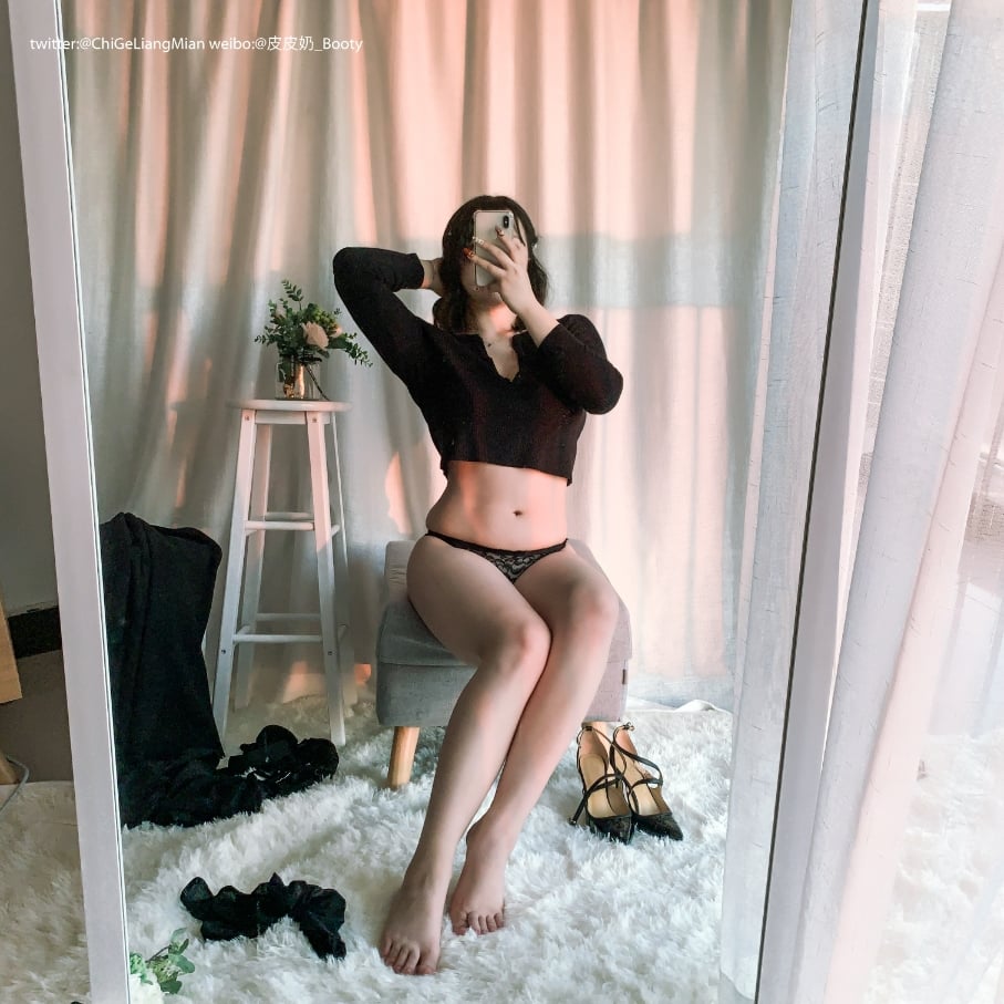 Pi Nai rất dễ thương - OL đen