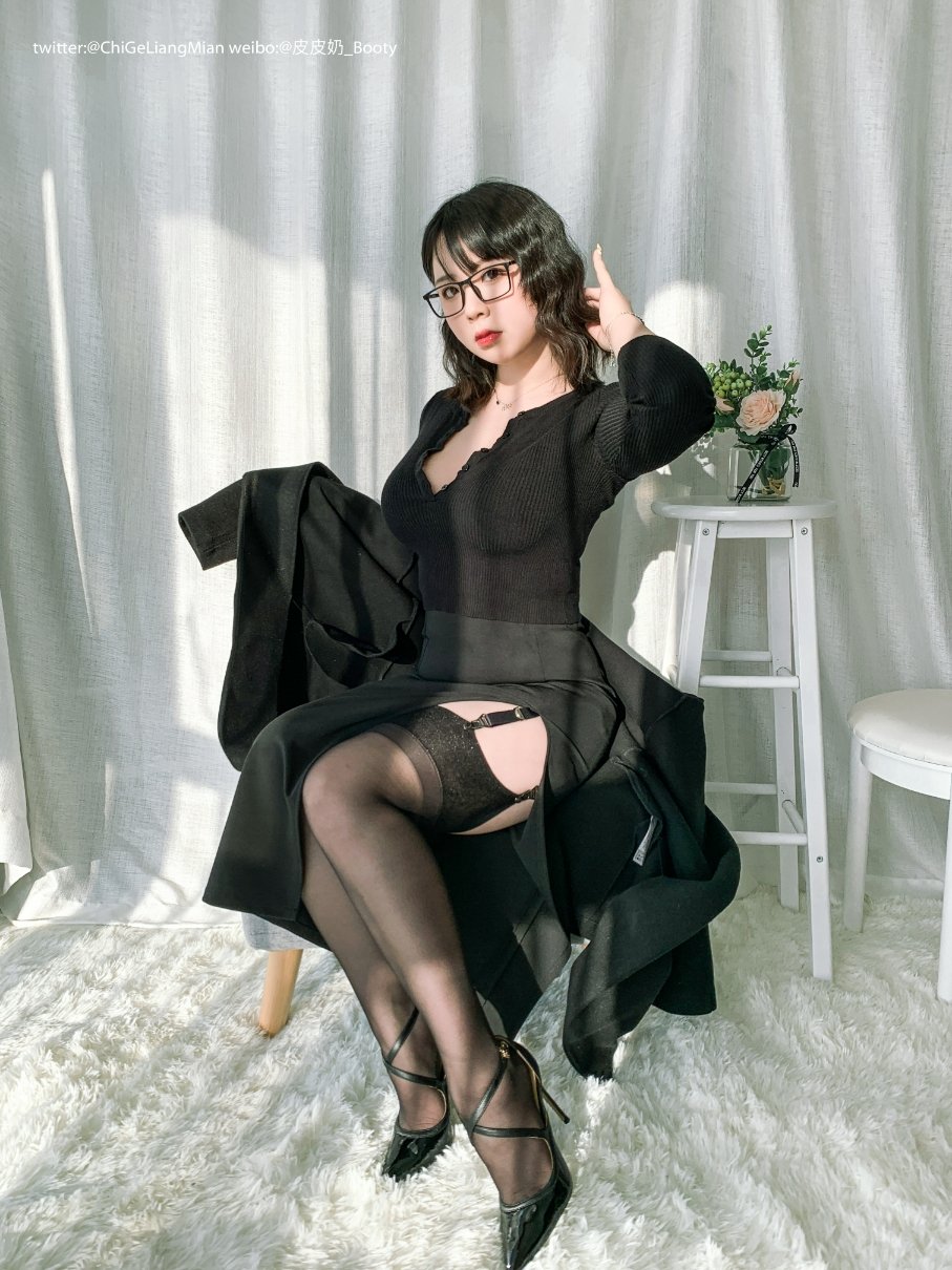 Pi Nai rất dễ thương - OL đen