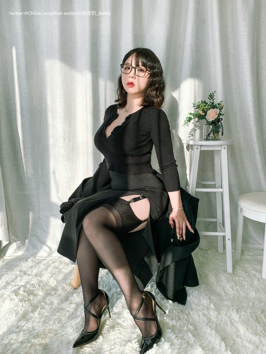 Pi Nai rất dễ thương - OL đen