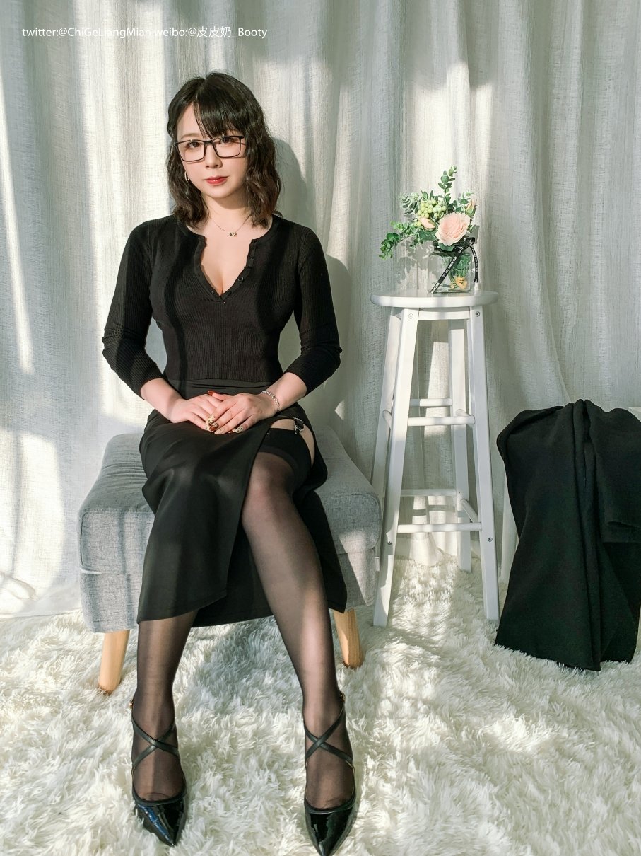 Pi Nai rất dễ thương - OL đen