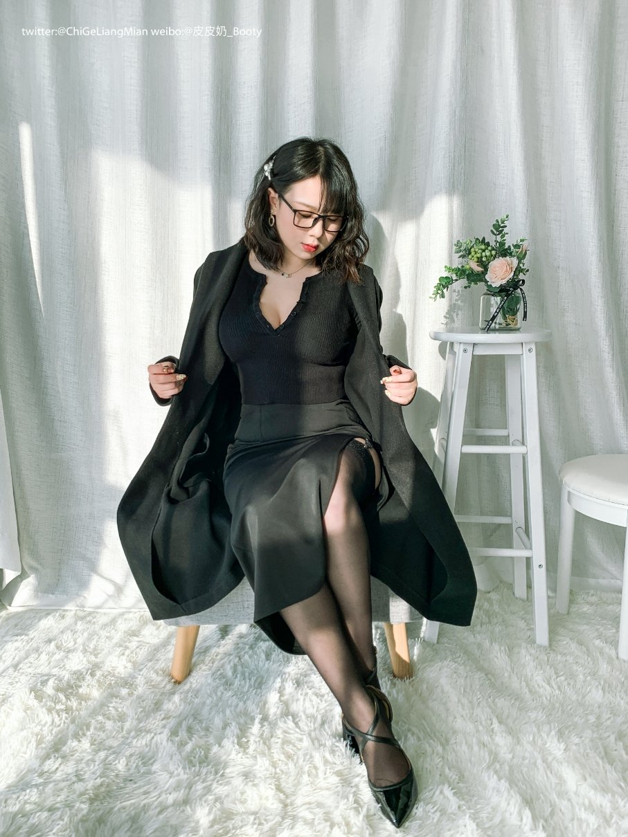Pi Nai rất dễ thương - OL đen